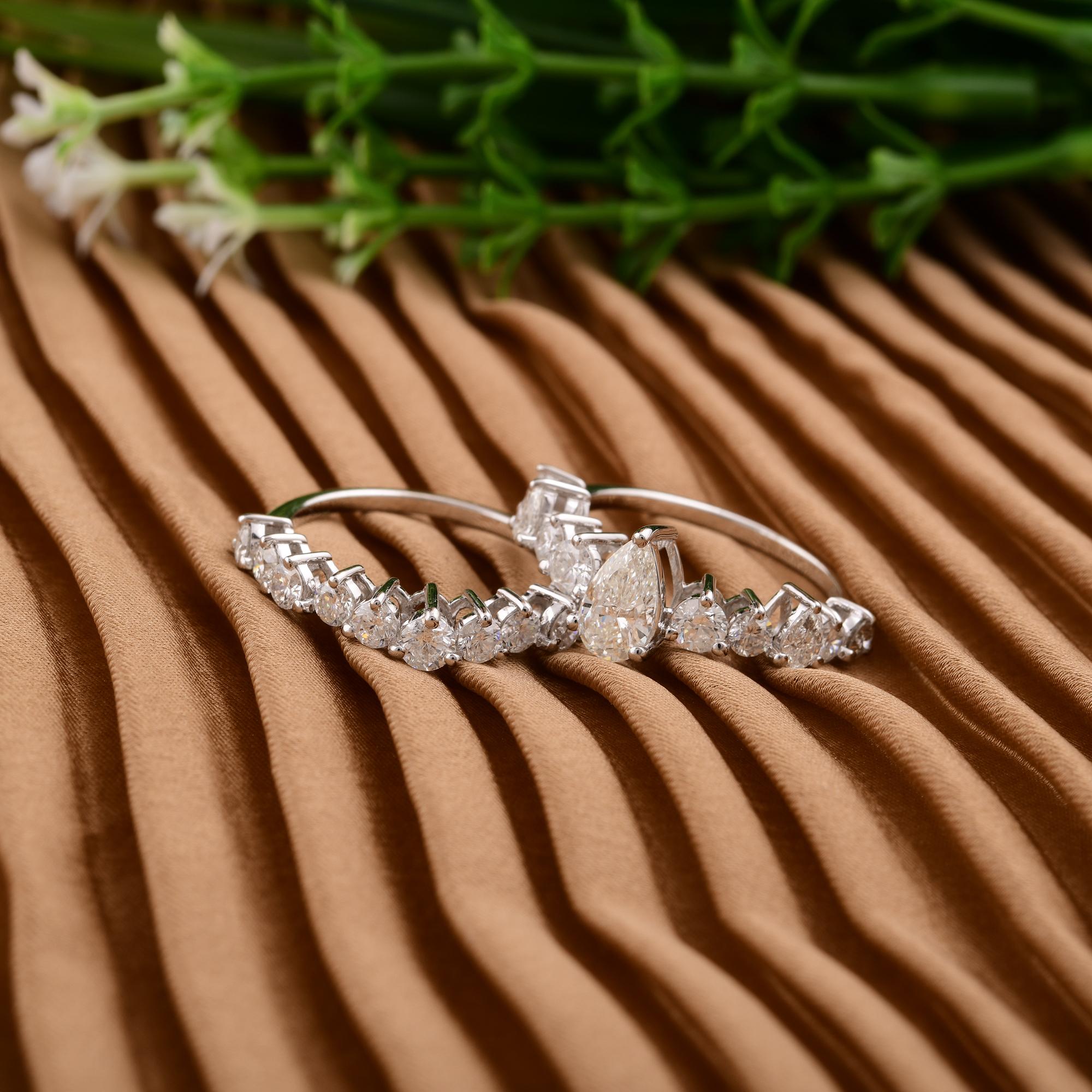 in vendita:  2,59 Ct. Set di due anelli nuziali con pera e diamante rotondo in oro bianco 18 carati 3