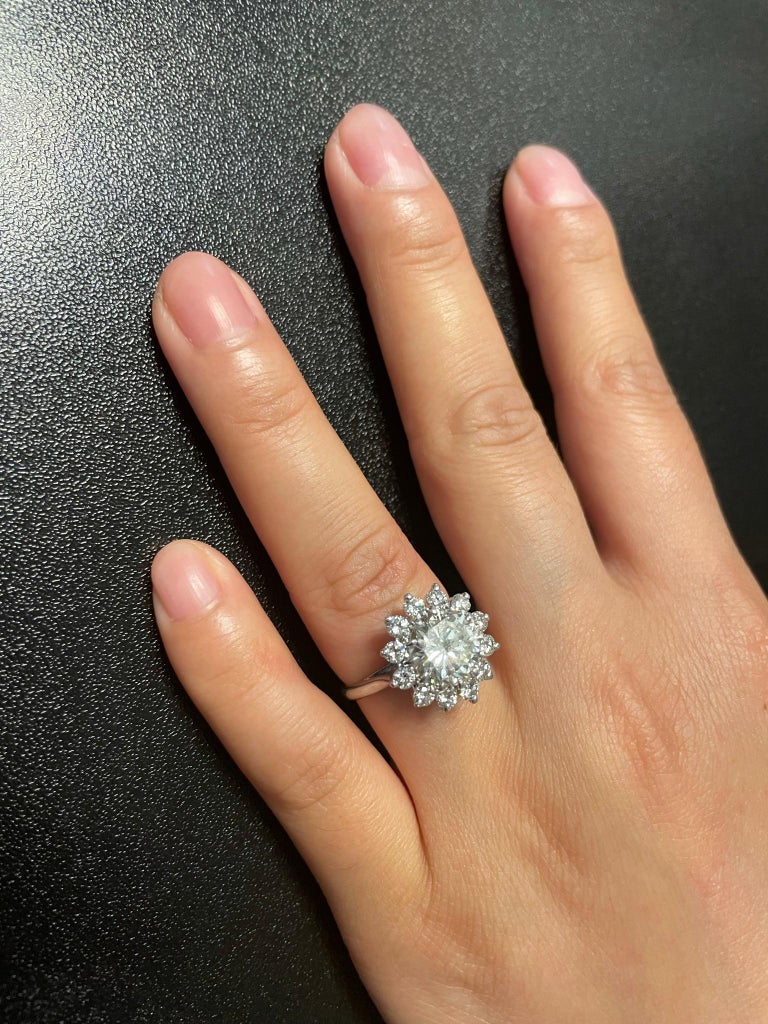 2.59 Ct VVS2 Round Diamond Ring Accented with Diamonds Platinum