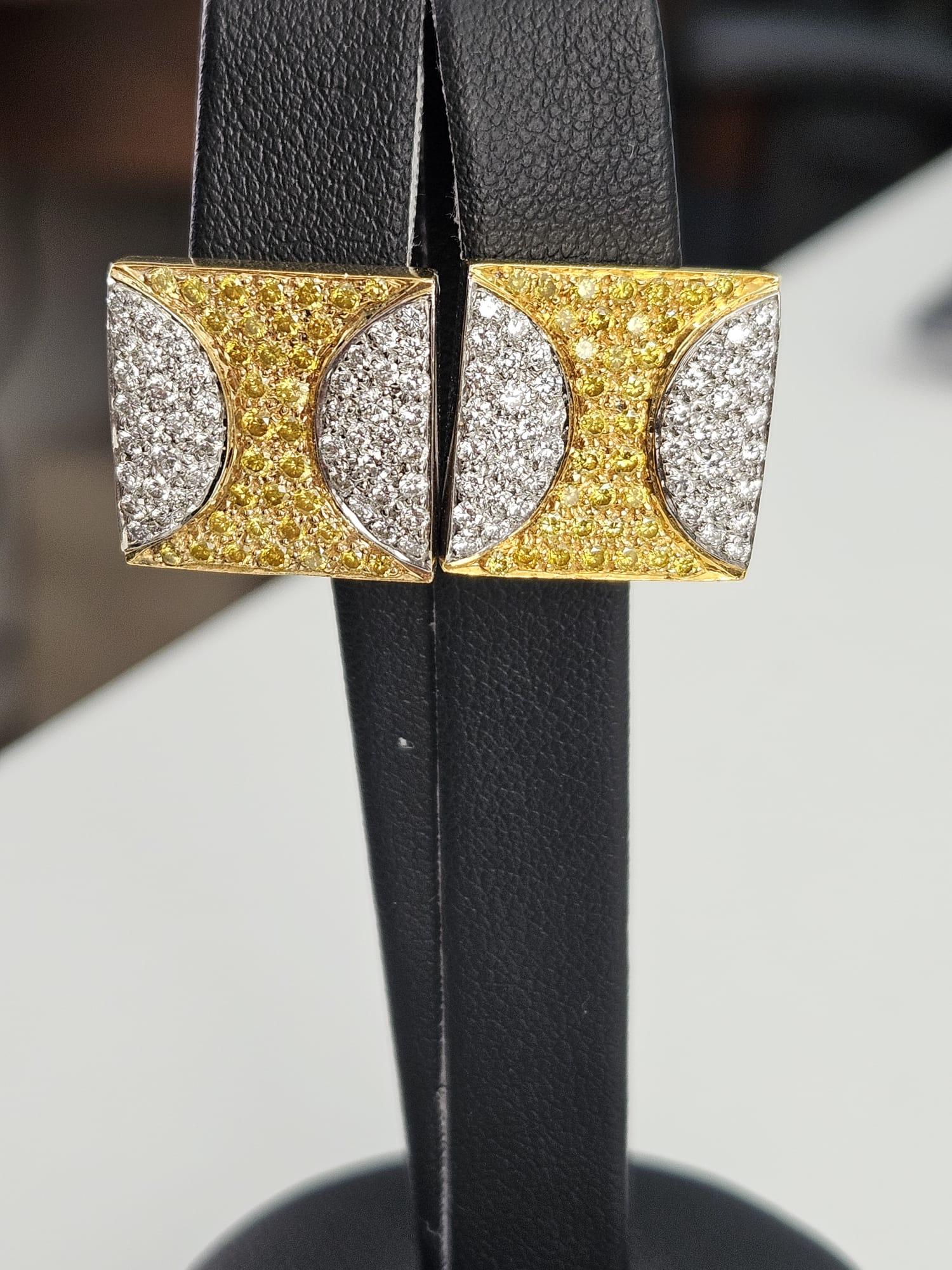 2.59 Cts Canary and White Diamond Rectangular with Semicircle Earrings In New Condition For Sale In New York, NY
