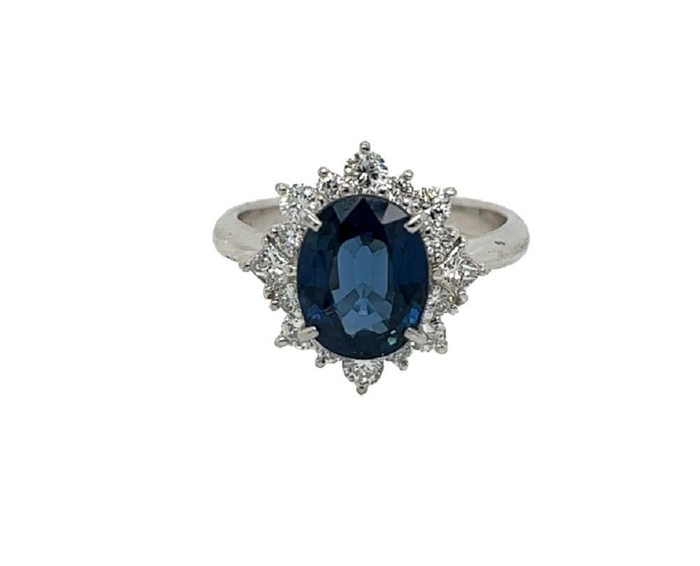 2.59 Carat Gorgeous Sapphire Platinum Ring In New Condition For Sale In New York, NY