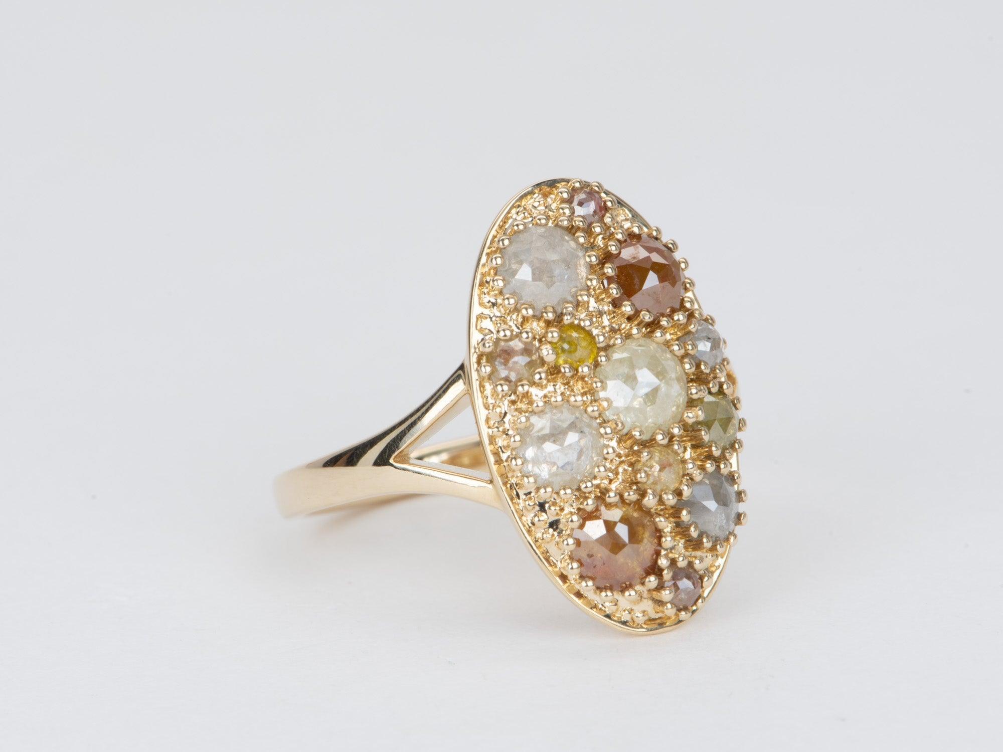 ♥ 2.59ct Rose Cut Diamond Cluster Ring 14K Yellow Gold Navette R6583
♥ Bague en or jaune 14k massif sertie d'un magnifique diamant de forme ronde
♥ Magnifique couleur champagne !
♥ L'article mesure 20 mm de long (direction nord-sud), 12 mm de large