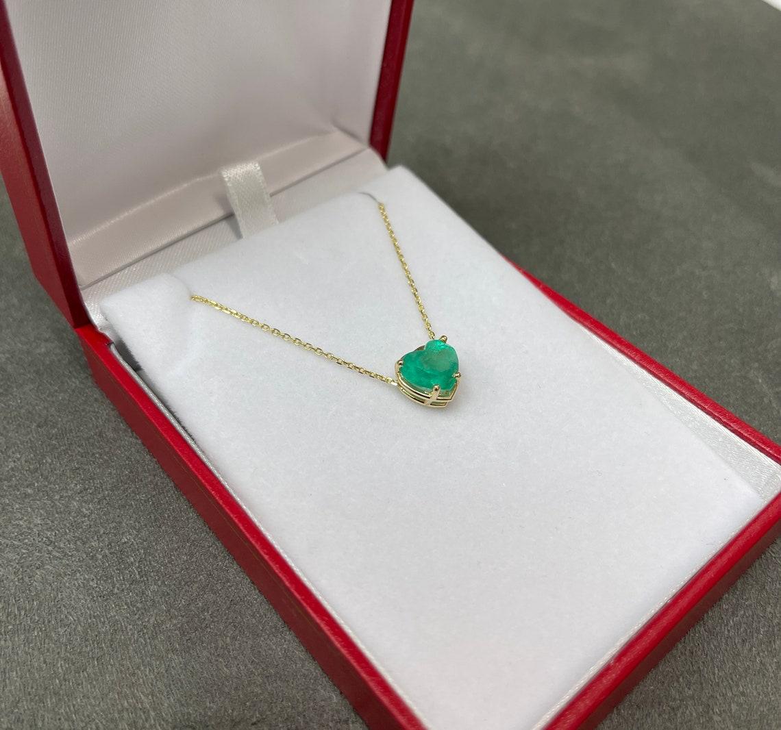 Modern 2.59cts 14K Colombian Emerald-Heart Cut Gold Solitaire Pendant For Sale