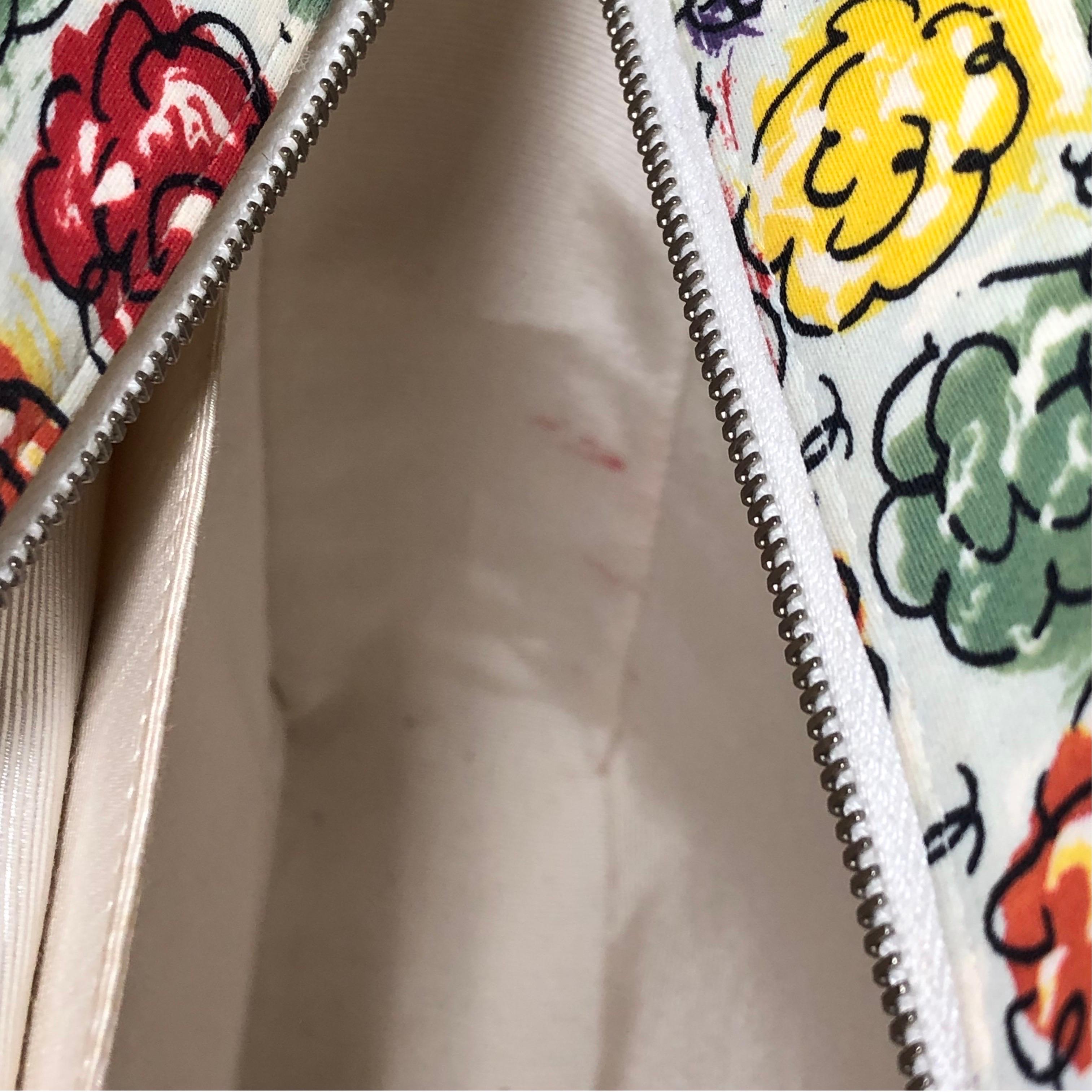 Petit sac fourre-tout Chanel 25 cm multicolore Camélia CC imprimé en vente 1