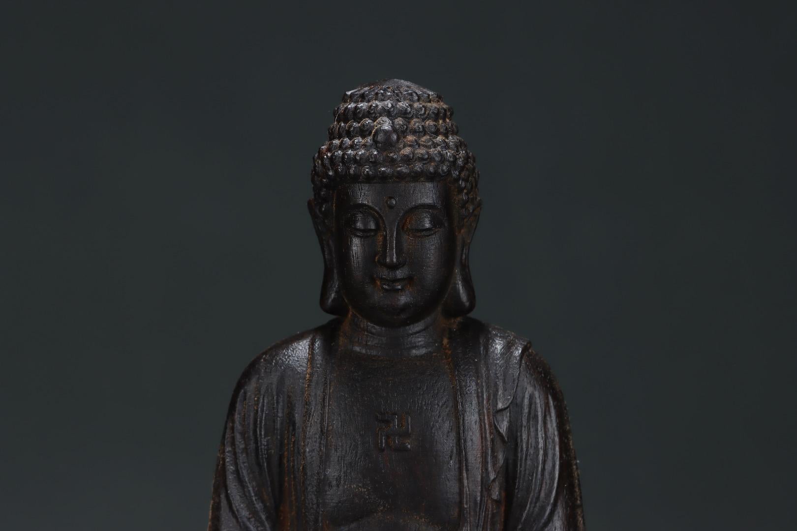 25cm Vintage Agarwood geschnitzter Vairocana-Buddha auf Lotusblume sitzend auf Lotusblume, Vintage im Zustand „Relativ gut“ im Angebot in 景德镇市, CN