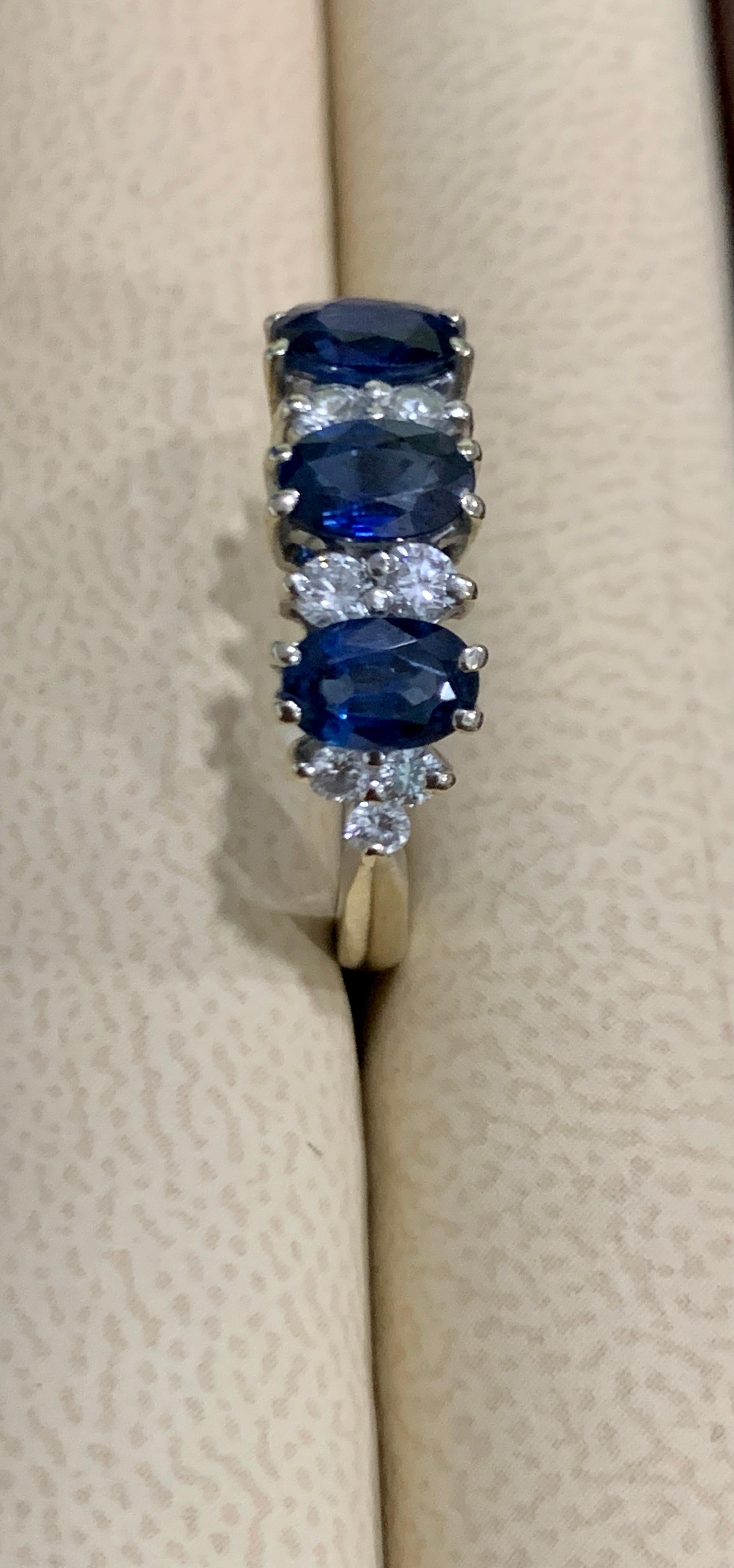 2.5ct Blue Sapphire & 0.6ct Diamond Cocktail Ring in 18 Karat White Gold Estate For Sale 3