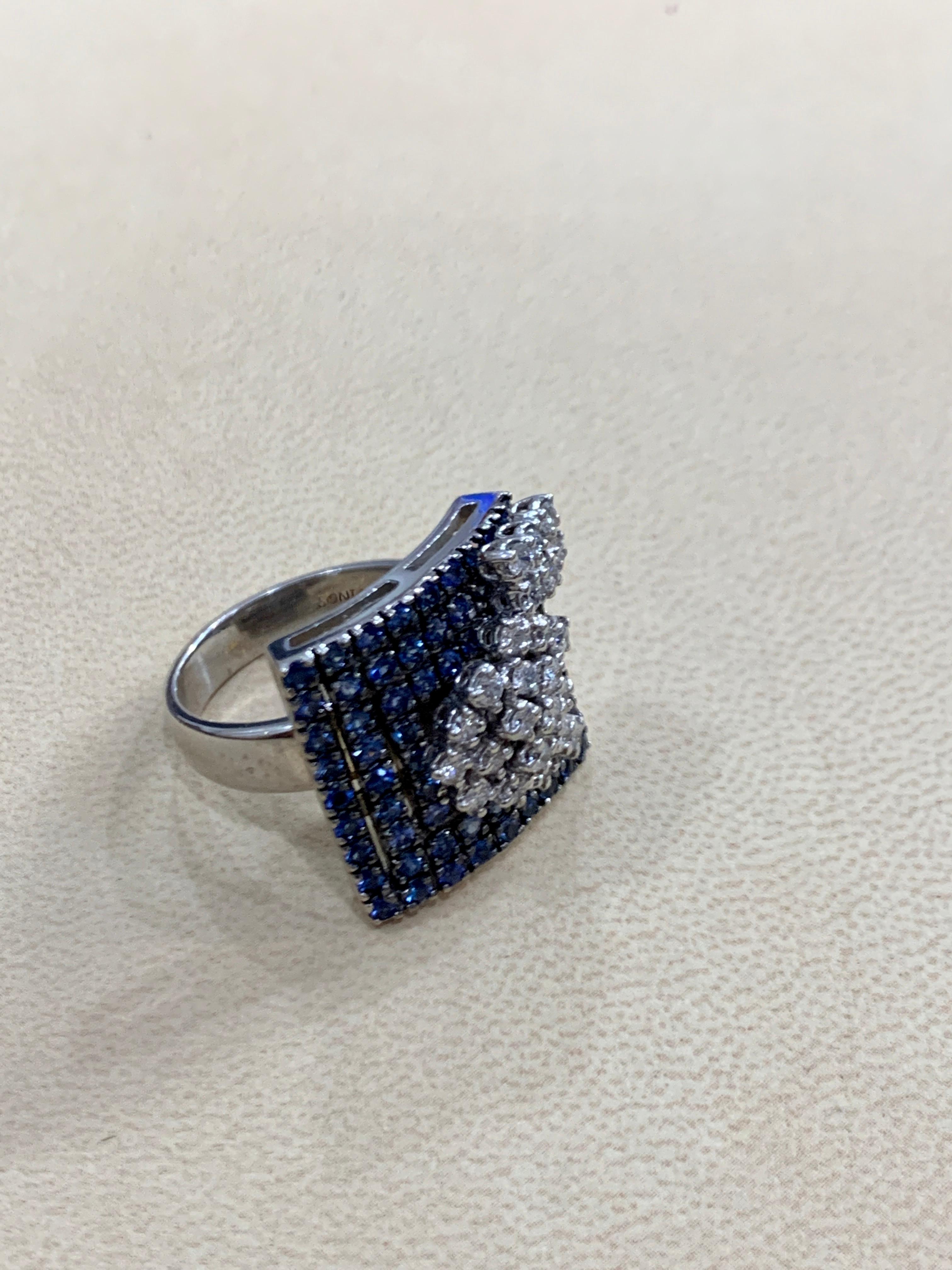 2.5 Carat Blue Sapphire and .65 Ct Diamond Cocktail Ring in 18 Karat Gold Estate en vente 6