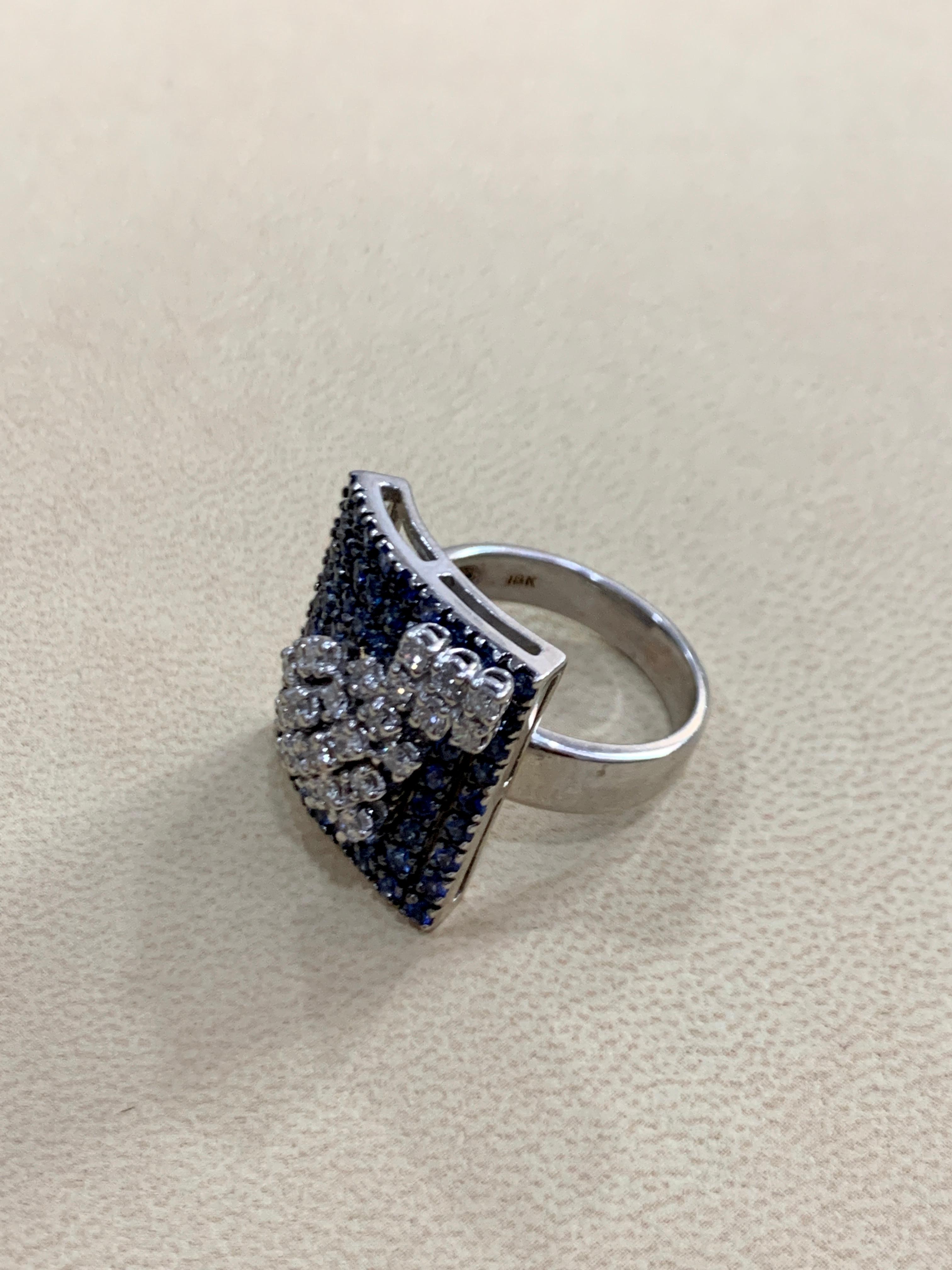 2.5 Carat Blue Sapphire and .65 Ct Diamond Cocktail Ring in 18 Karat Gold Estate en vente 8