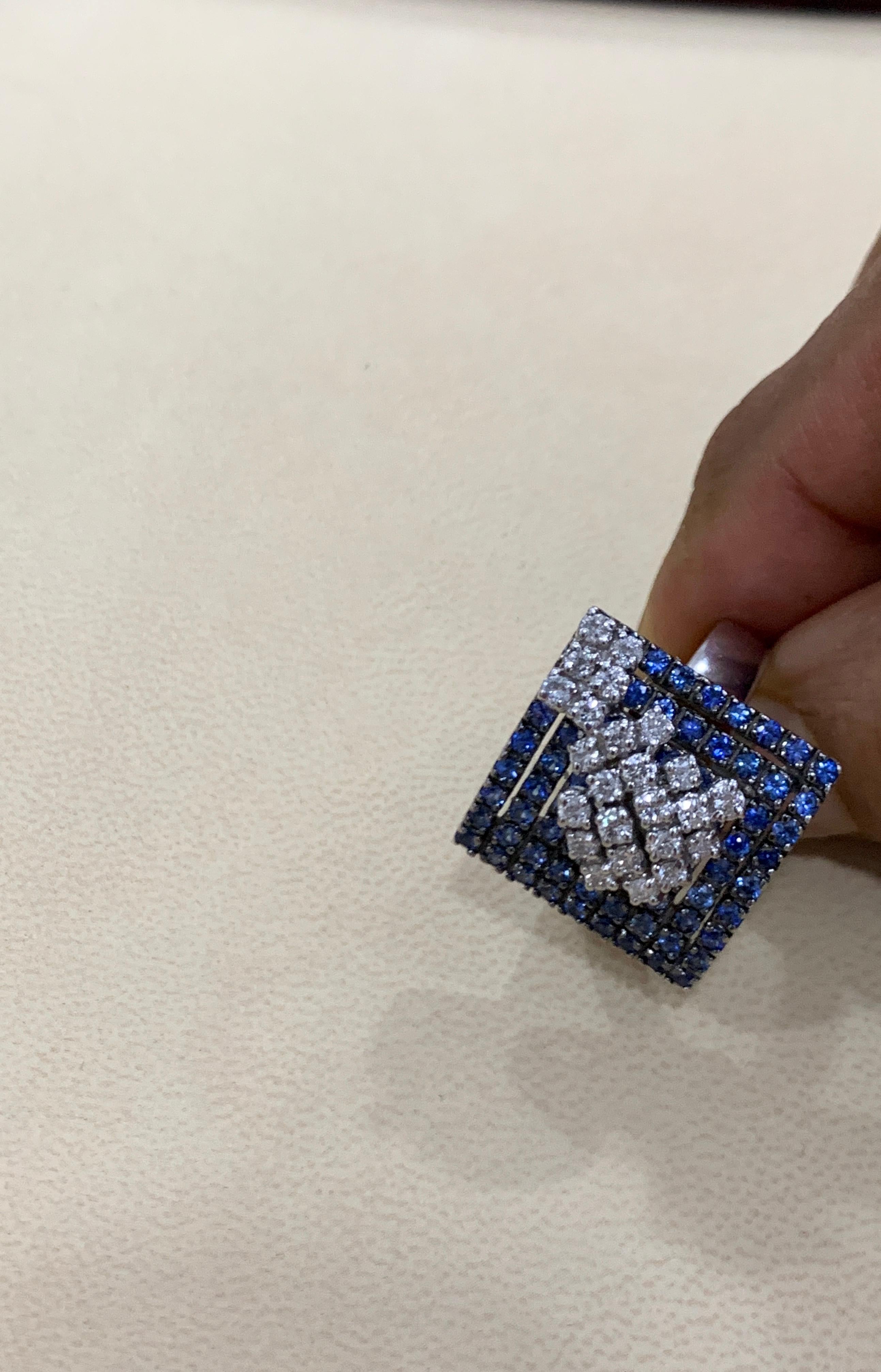 2.5 Carat Blue Sapphire and .65 Ct Diamond Cocktail Ring in 18 Karat Gold Estate en vente 13