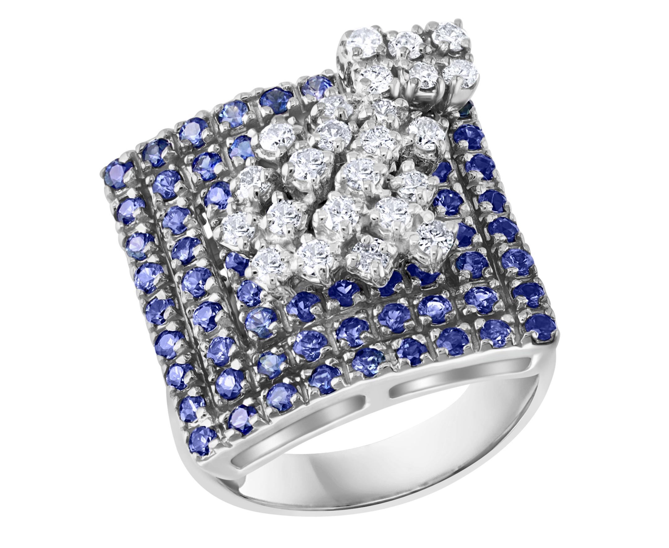 2.5 Carat Blue Sapphire and .65 Ct Diamond Cocktail Ring in 18 Karat Gold Estate Excellent état - En vente à New York, NY