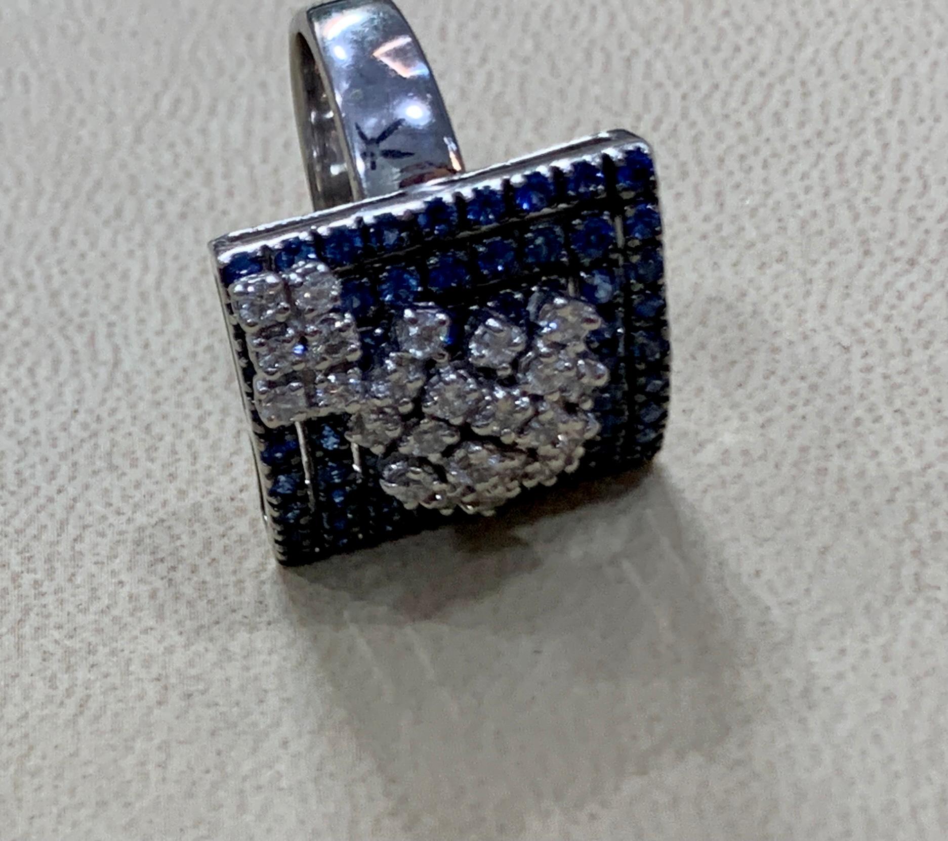 2.5 Carat Blue Sapphire and .65 Ct Diamond Cocktail Ring in 18 Karat Gold Estate en vente 2