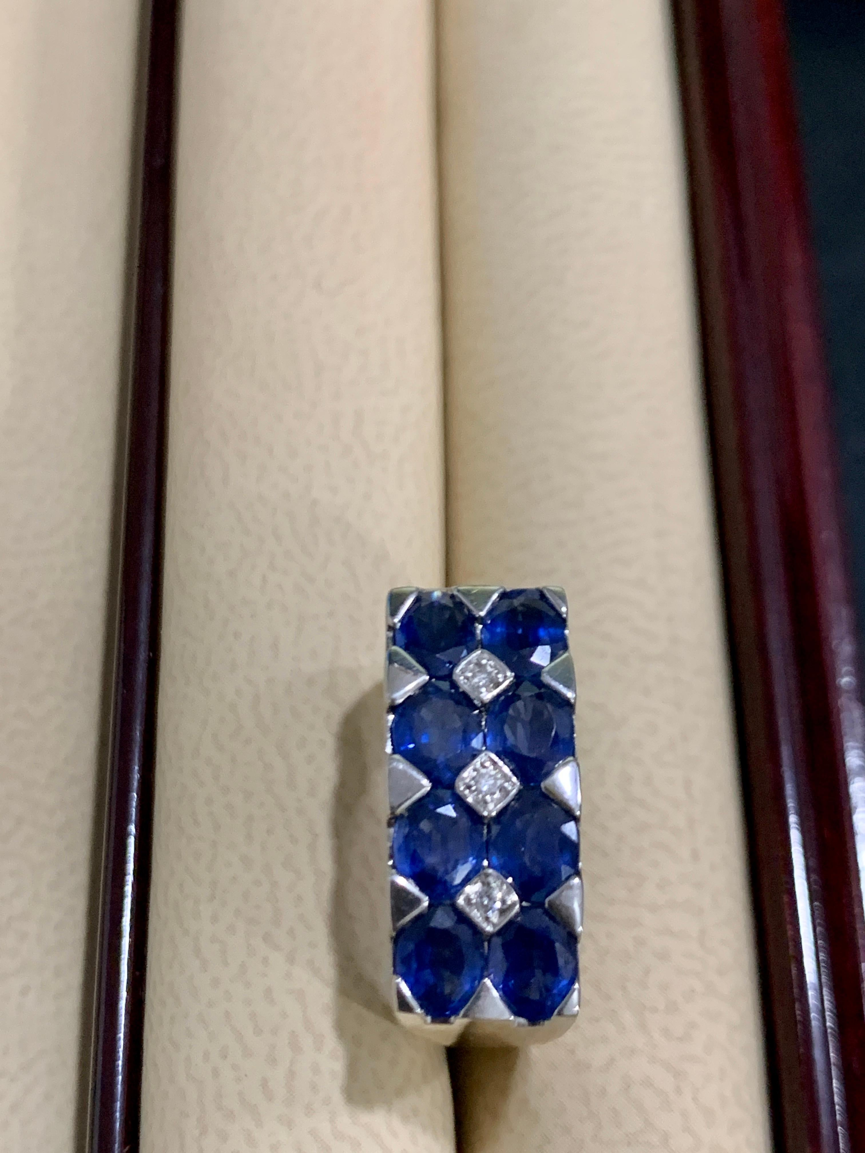 2.5 Carat Blue Sapphire and Diamond Cocktail Ring in 18 Karat White Gold Estate For Sale 5