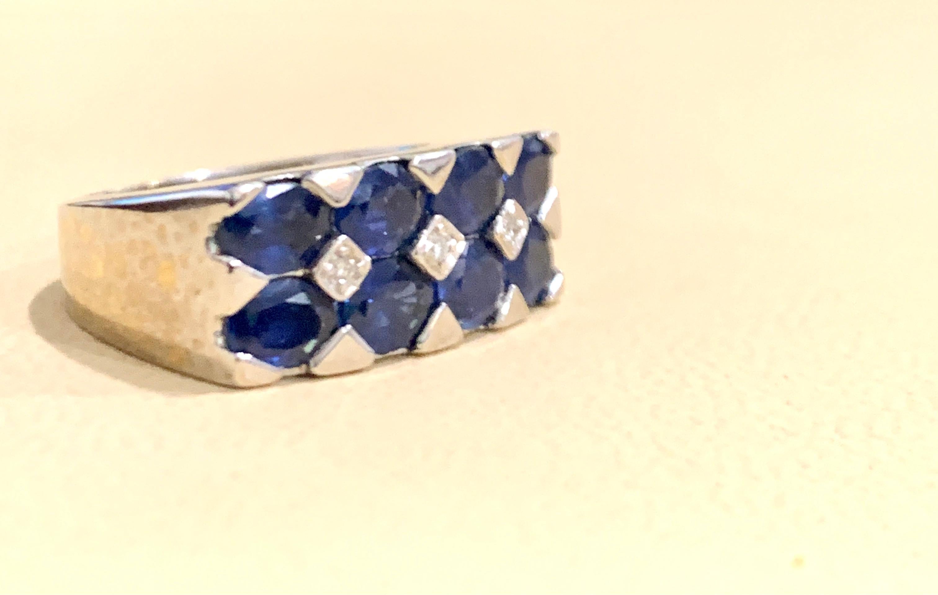 2.5 Carat Blue Sapphire and Diamond Cocktail Ring in 18 Karat White Gold Estate For Sale 1