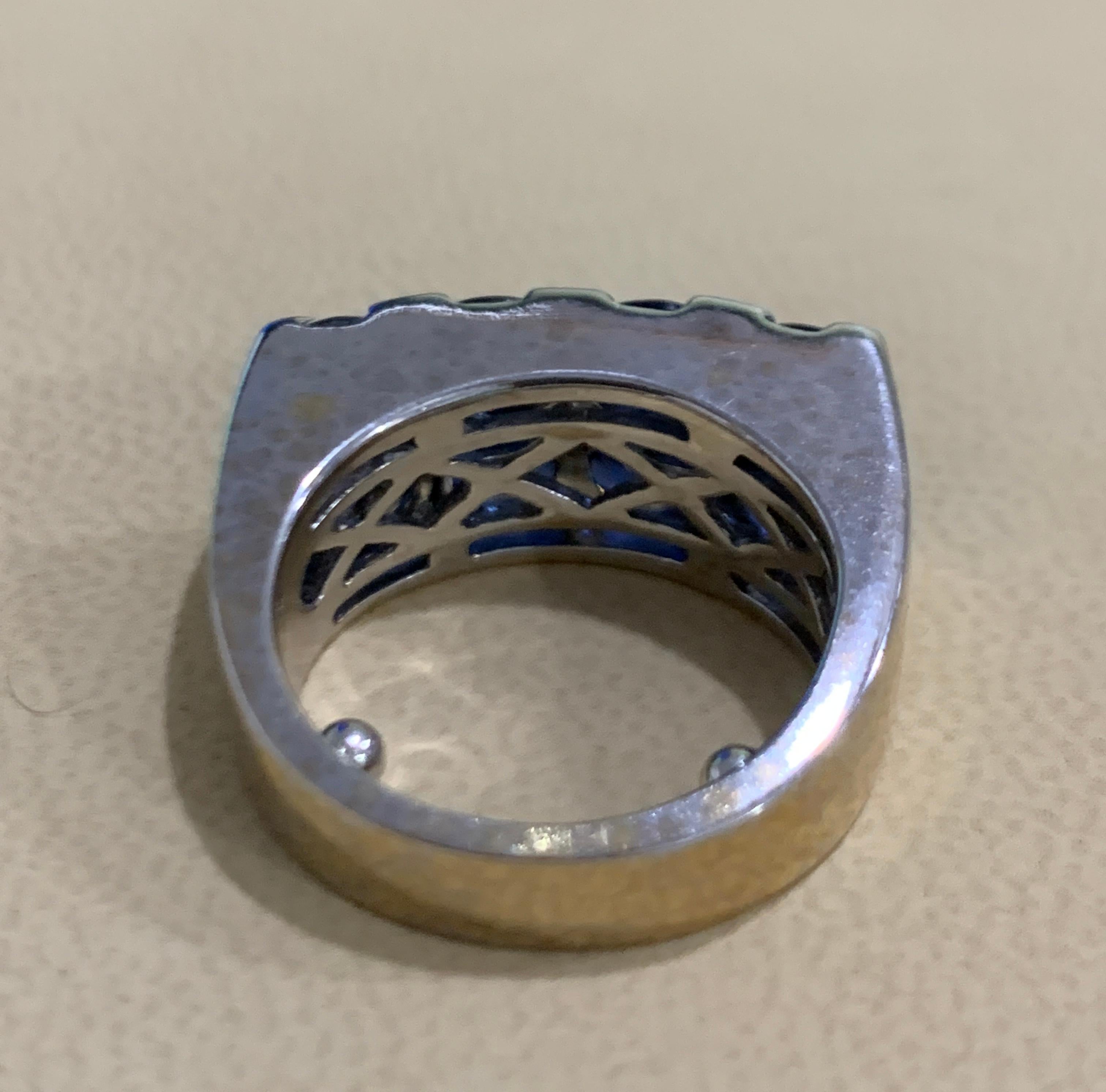 2.5 Carat Blue Sapphire and Diamond Cocktail Ring in 18 Karat White Gold Estate For Sale 3