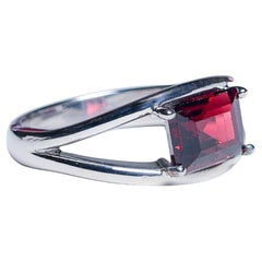 2,5ct Ring mit rotem Granat im Kissenschliff