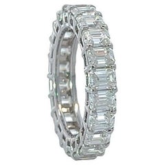 GH VS Eternity-Ring mit 25 Karat Diamanten im Smaragdschliff von Arnav