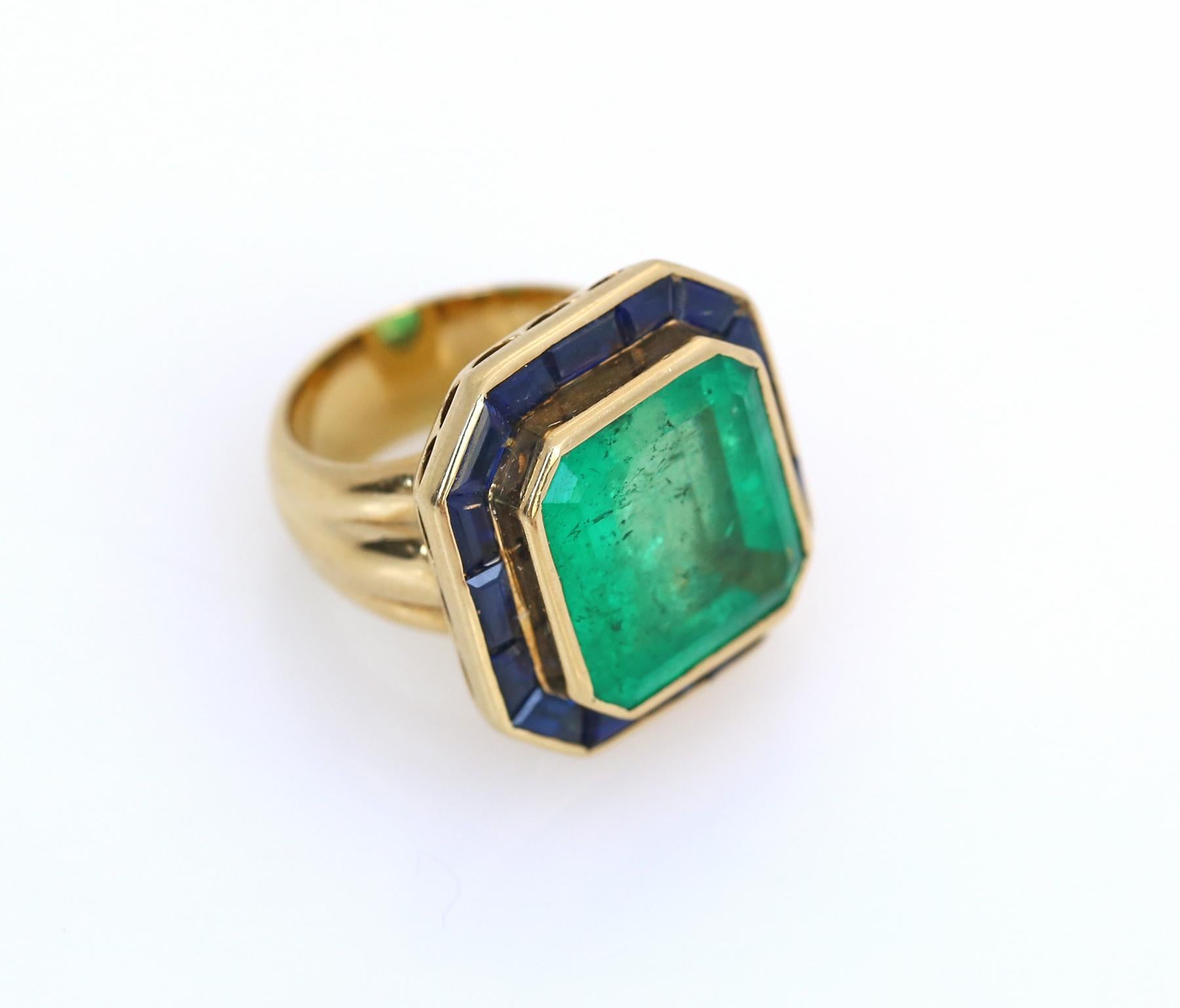 Women's 25 Carats Emerald Sapphires Yellow Gold Ring, 1950