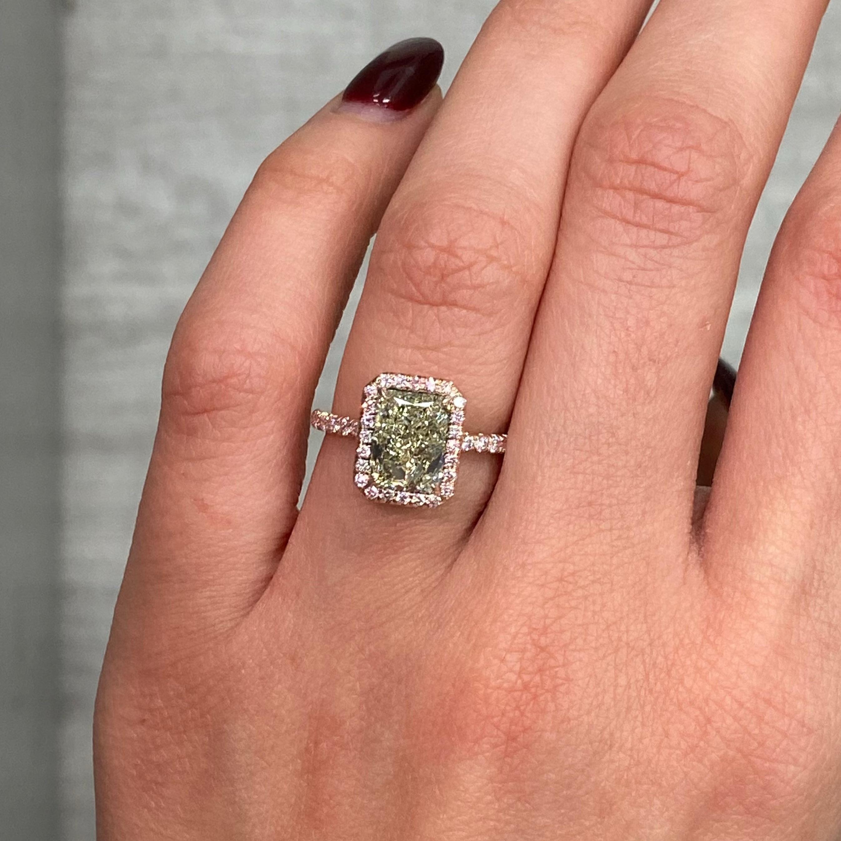 GIA 2,5ct Fancy Grün Gelb  Länglicher Diamant im Radiant-Schliff  Ring – seltene Farben (Radiantschliff)