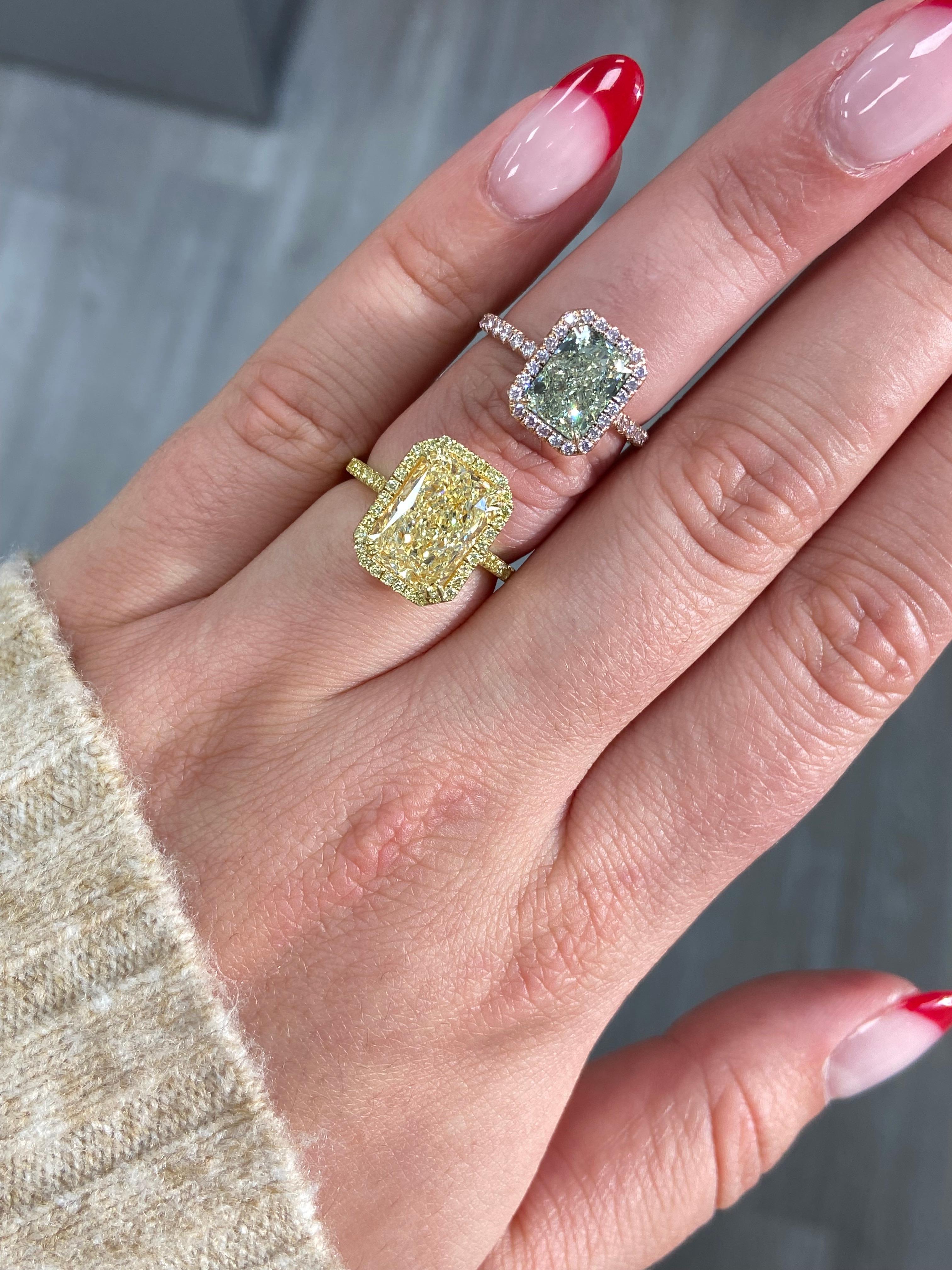 GIA 2,5ct Fancy Grün Gelb  Länglicher Diamant im Radiant-Schliff  Ring – seltene Farben im Zustand „Neu“ in New York, NY