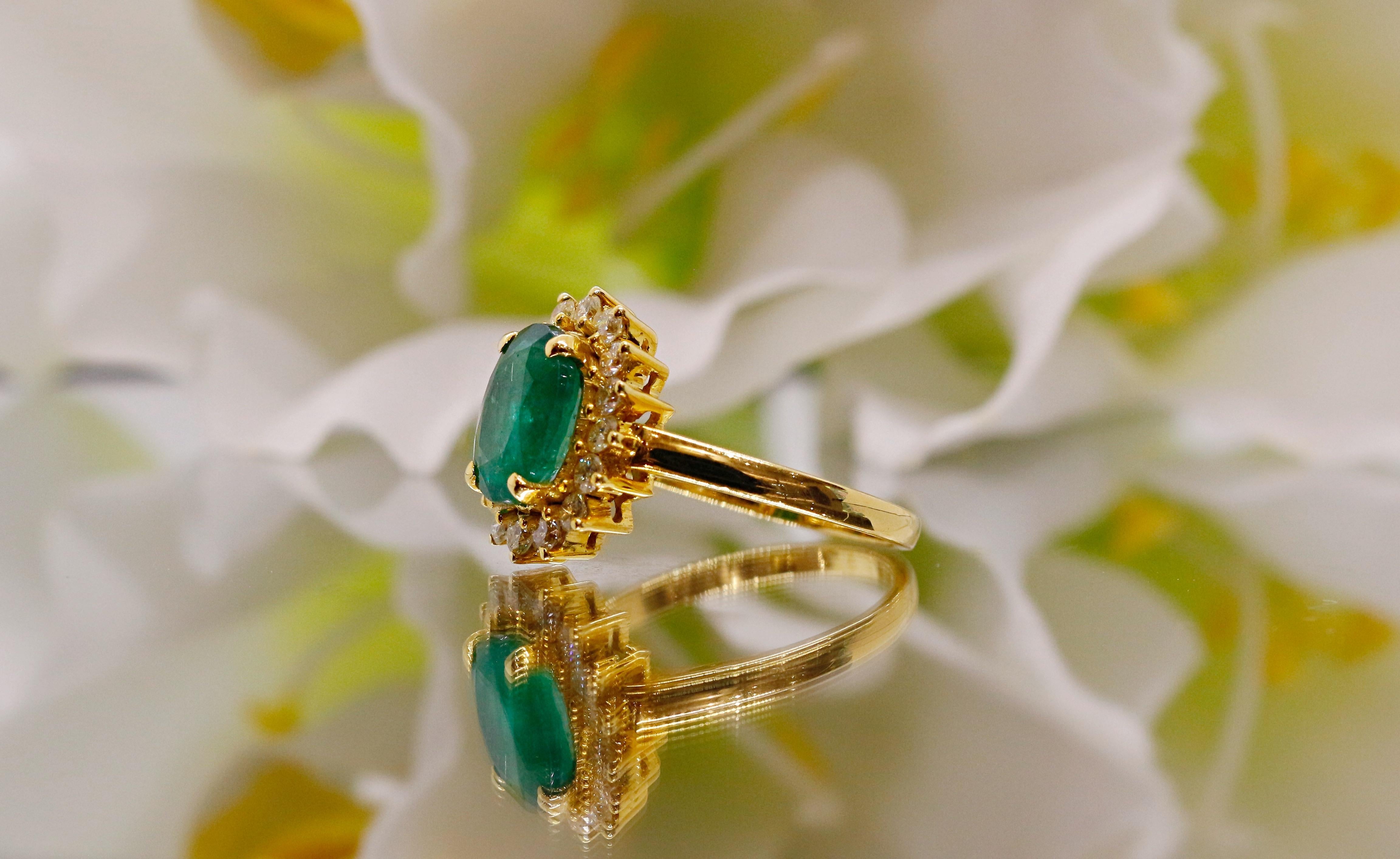 Brilliant 2.5ct Lab Emerald Center Engagement Ring, Style Anniversary Ring, Promise Ring For Female,18K Yellow Gold Ring

◆Detail description◆

◆Solid 18kt Gold (shown in picture)

◆ Emerald Weight: 2.5 CT

◆Diamond Carat: 0.18 CT

◆Diamond Shape: