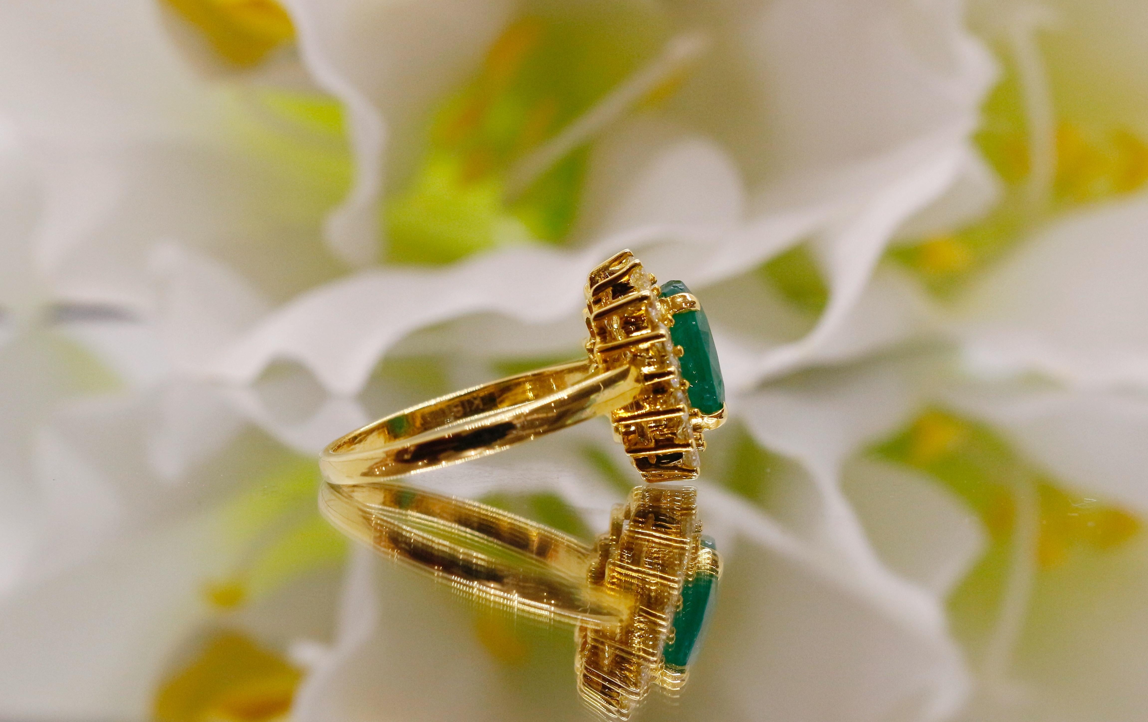 2.5ct Lab-Created Emerald Engagement Ring  Minimalist 18K Yellow Gold In New Condition For Sale In Fukuoka City, Fukuoka