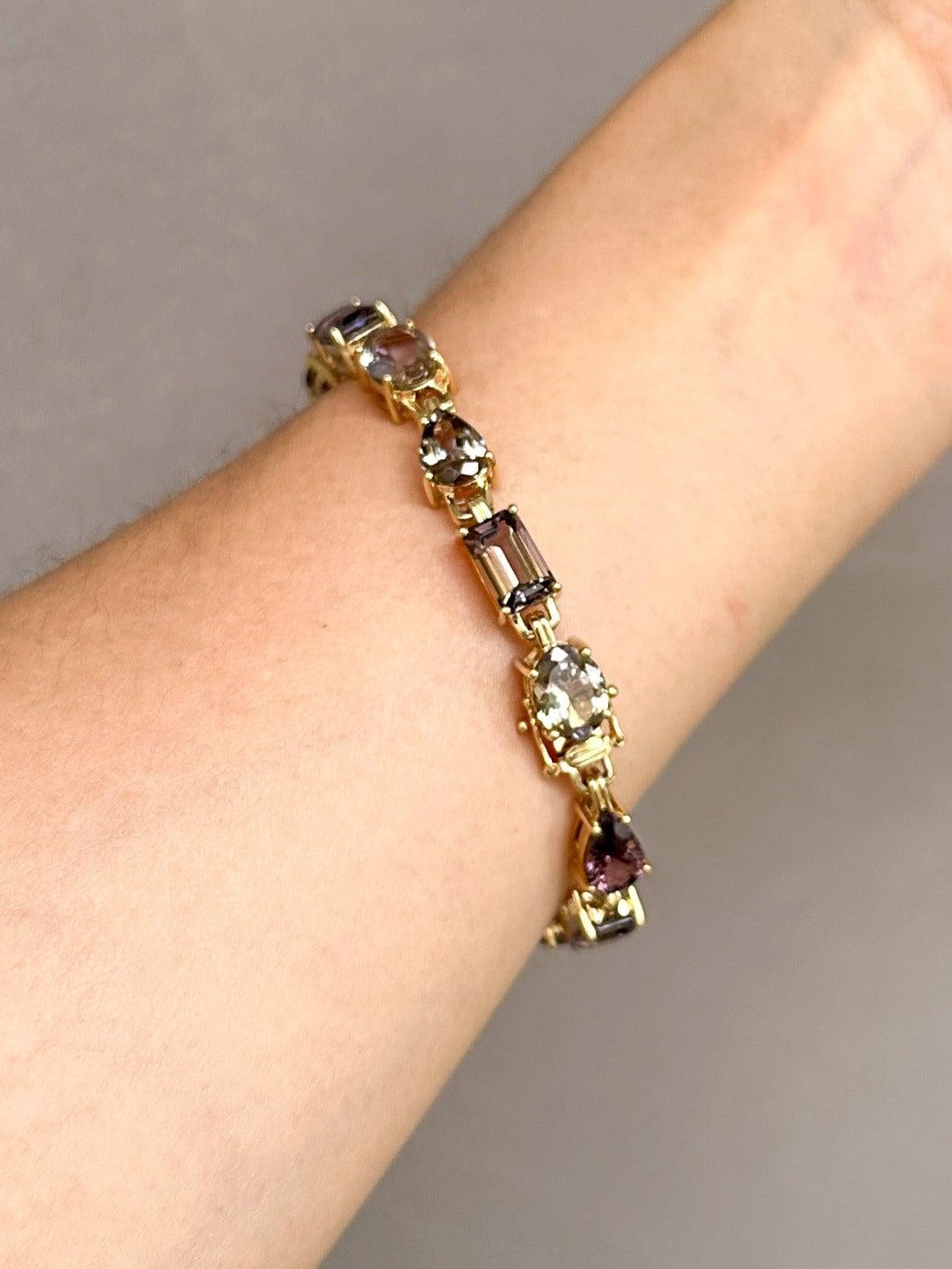 25ct Natural Fancy Bi-Color Tanzanite Bracelet 14K Gold Mixed Shape Rare Colors en vente 1