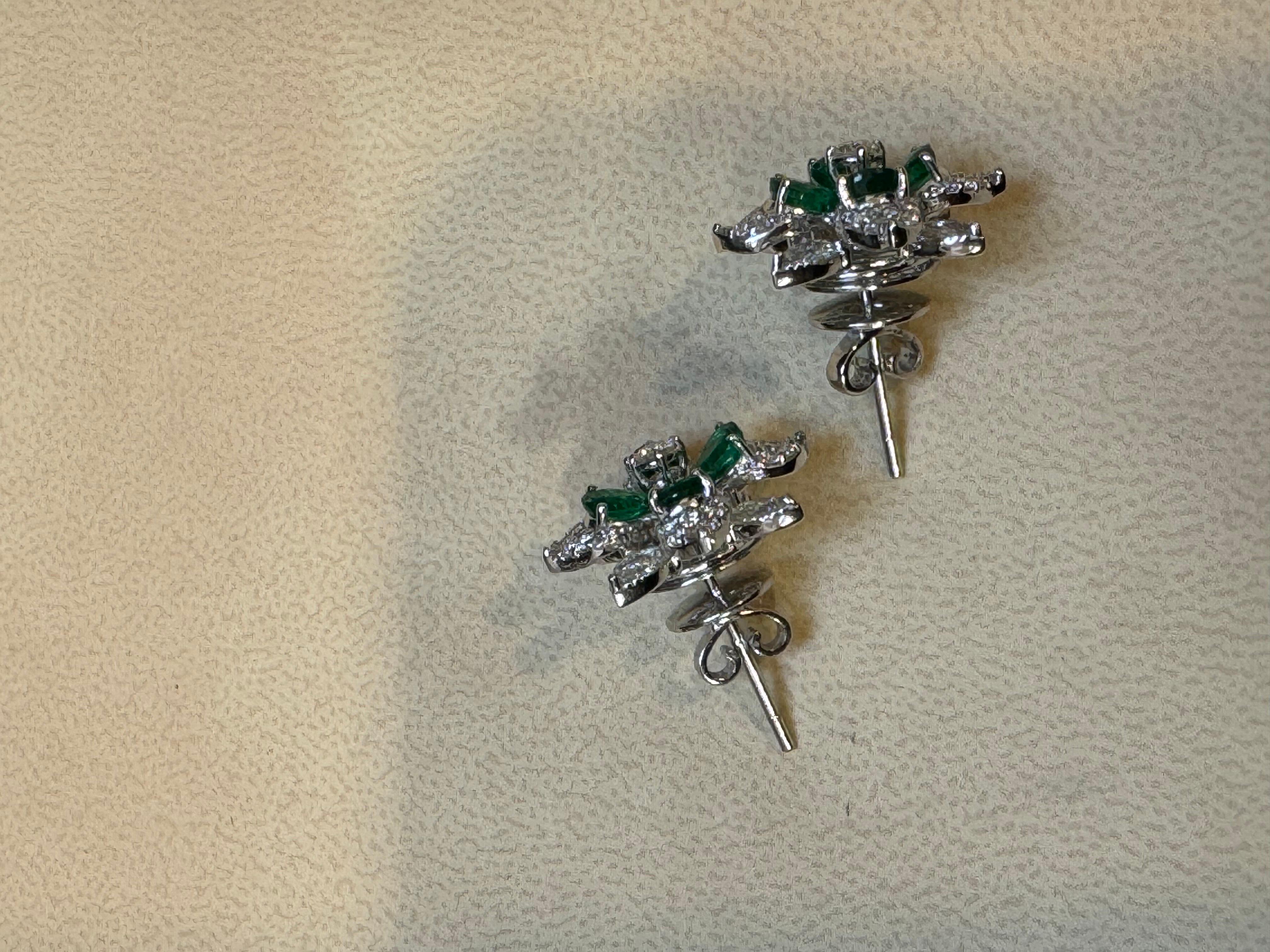 2.5Ct Natural Zambian Emerald  & 1.75 Ct Diamond & Rose cut Diamond Earring 18KG For Sale 11