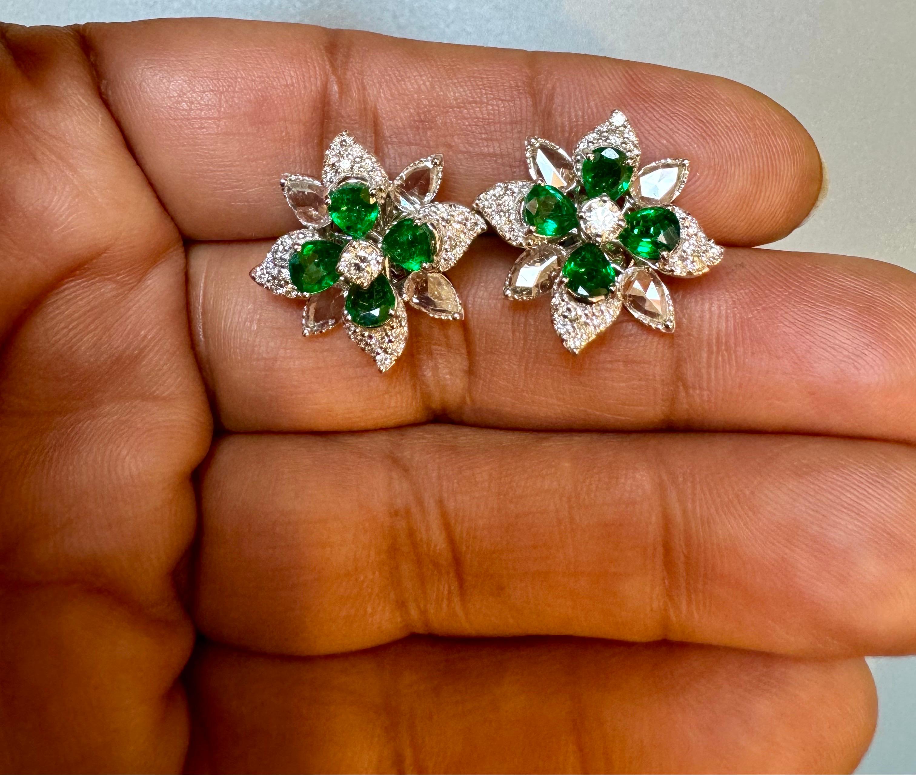 Women's or Men's 2.5Ct Natural Zambian Emerald  & 1.75 Ct Diamond & Rose cut Diamond Earring 18KG For Sale