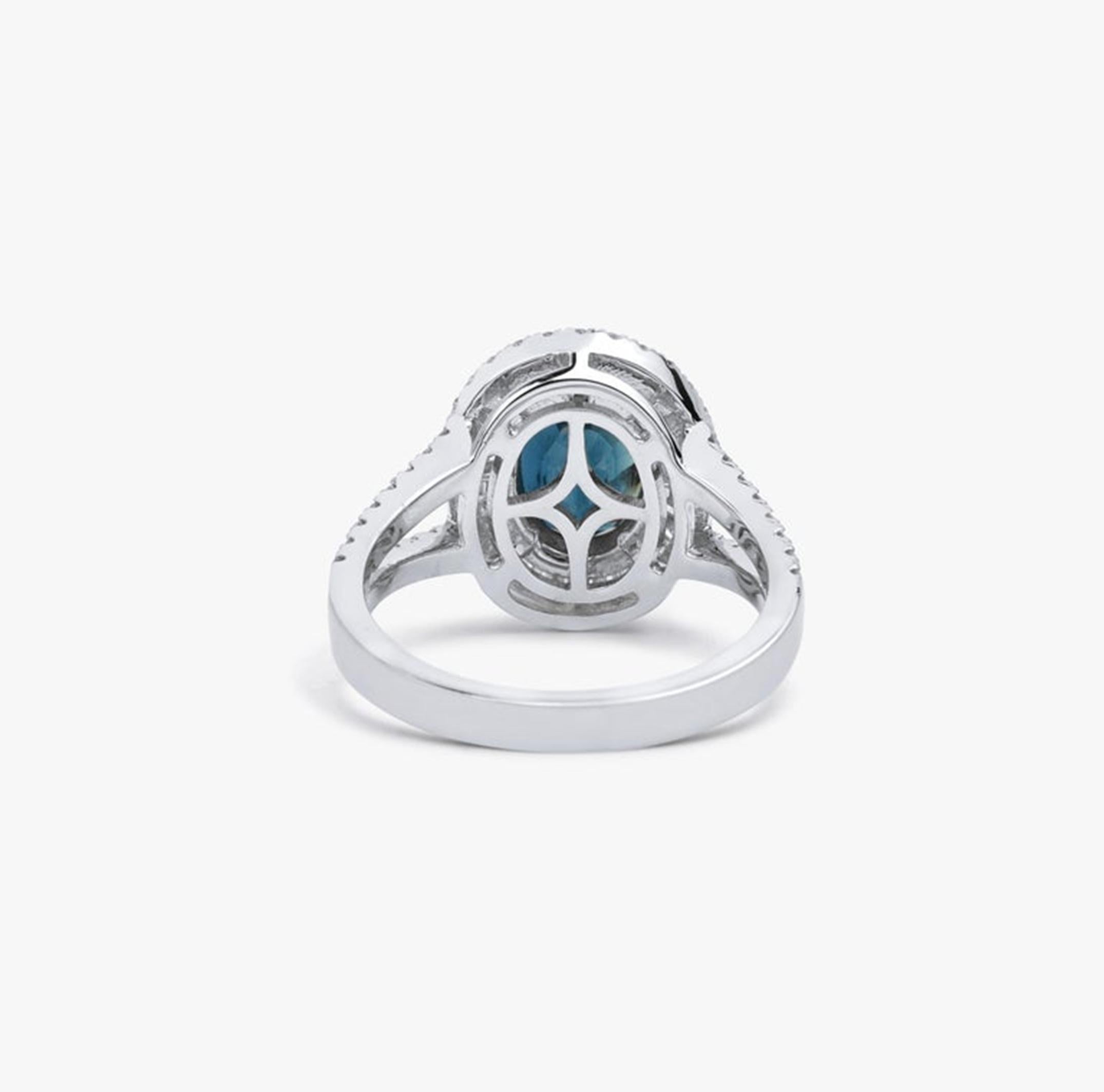 Zafiro Azul Ovalado Diamante Doble Halo Anillo de Compromiso de Cóctel en Oro Blanco en venta 2