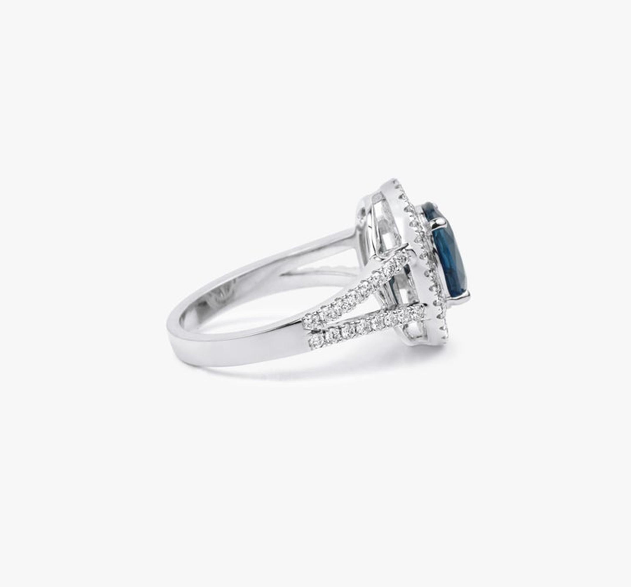 Zafiro Azul Ovalado Diamante Doble Halo Anillo de Compromiso de Cóctel en Oro Blanco en venta 3