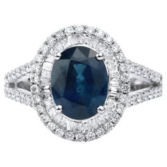 Bague de fiançailles cocktail en or blanc avec saphir bleu ovale et double halo de diamants