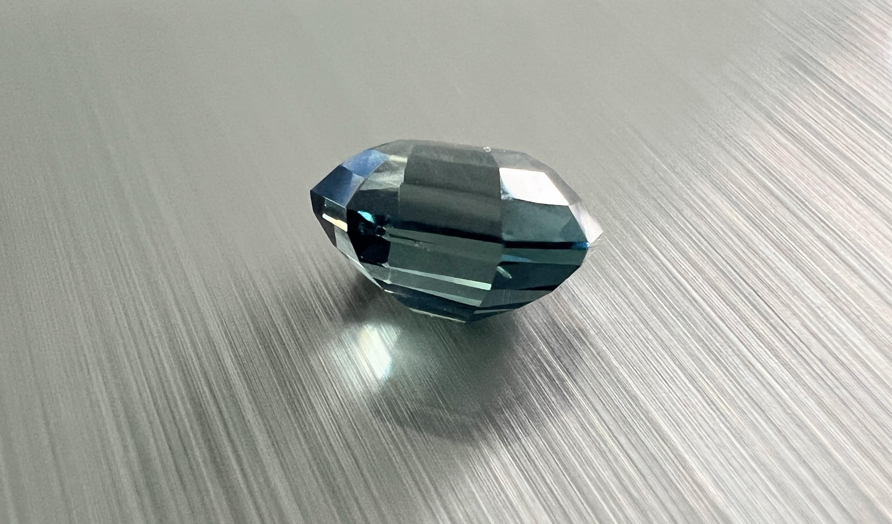 2.5ct Radiant Cut Loup Clean Natural Unheated Teal Blue Sapphire Gemstone   For Sale 3