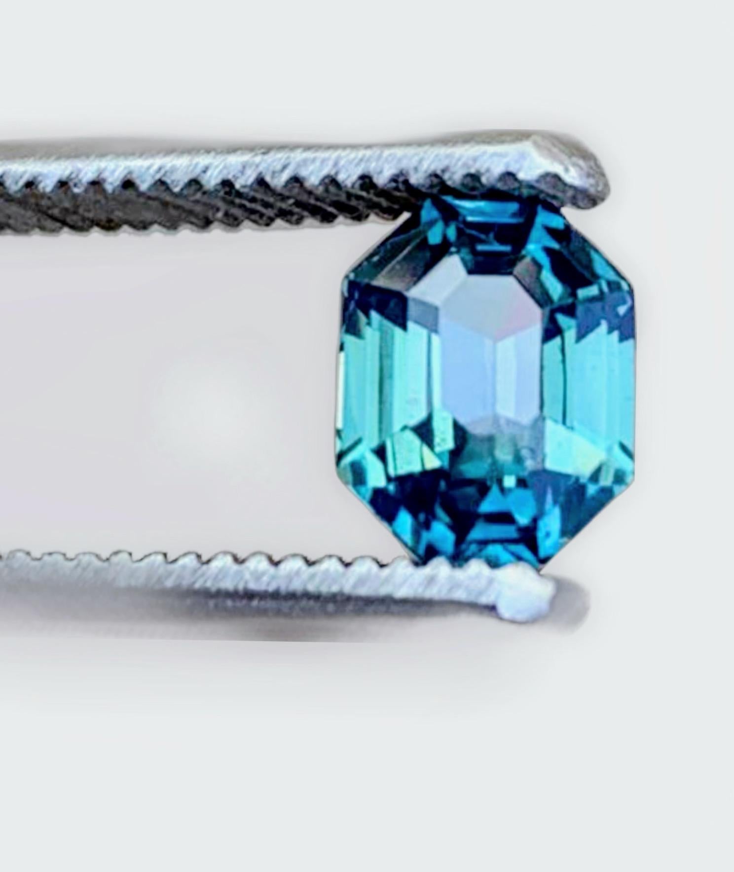 Artisan 2.5ct Radiant Cut Loup Clean Natural Unheated Teal Blue Sapphire Gemstone   For Sale