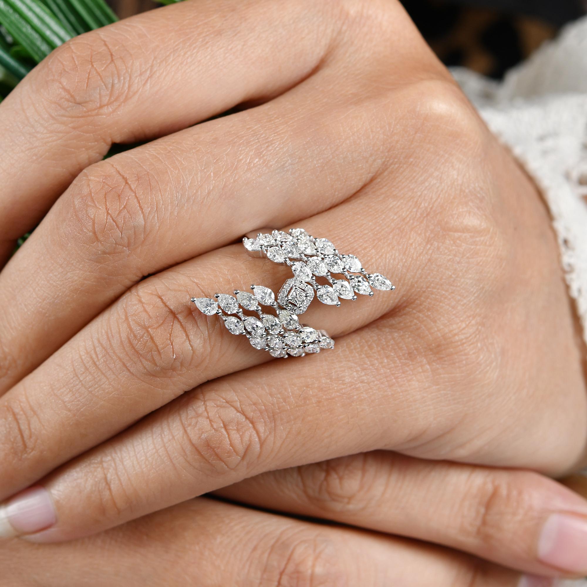 En venta: Anillo de cóctel de diseño con diamantes en racimo SI/H de 2,5 qt Oro blanco de 18 quilates Joyería fina  2