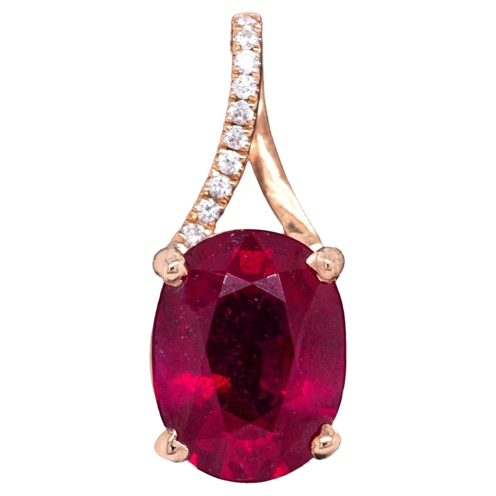 Ciondolo con rubino del Madagascar da 2,5 carati e diamanti naturali: Oro rosa 14K, 9x7mm