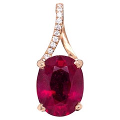 Ciondolo con rubino del Madagascar da 2,5 carati e diamanti naturali: Oro rosa 14K, 9x7mm