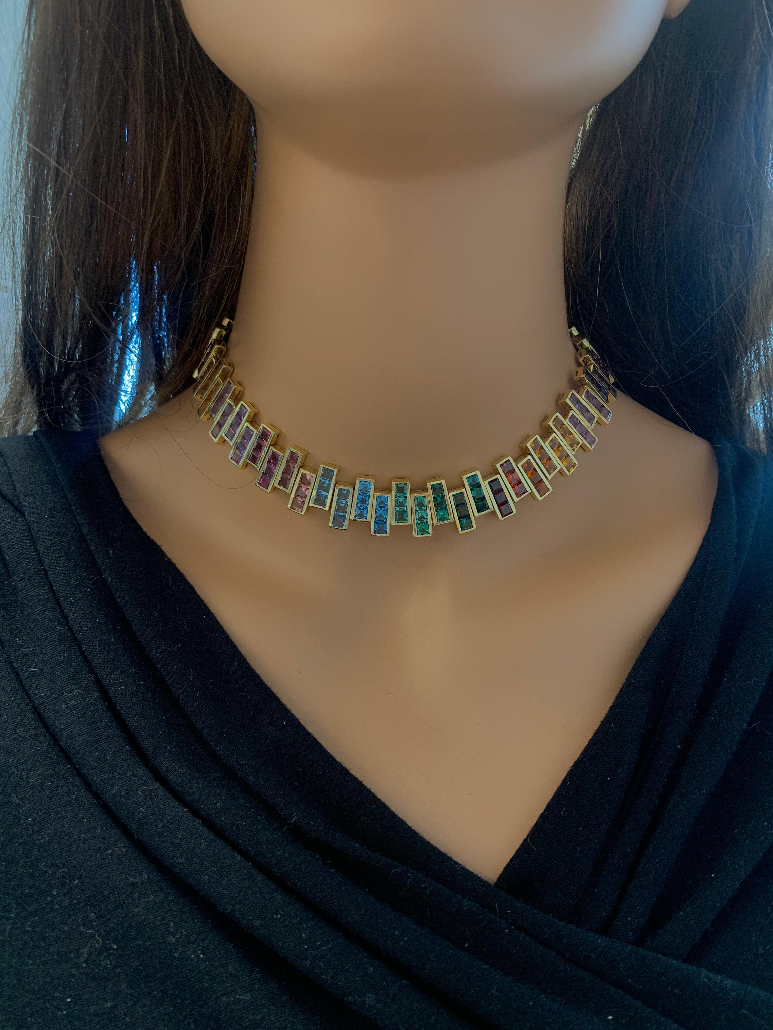 Contemporaneo Collana con gemme di colore misto da 25 CTW in oro giallo 18 carati in vendita