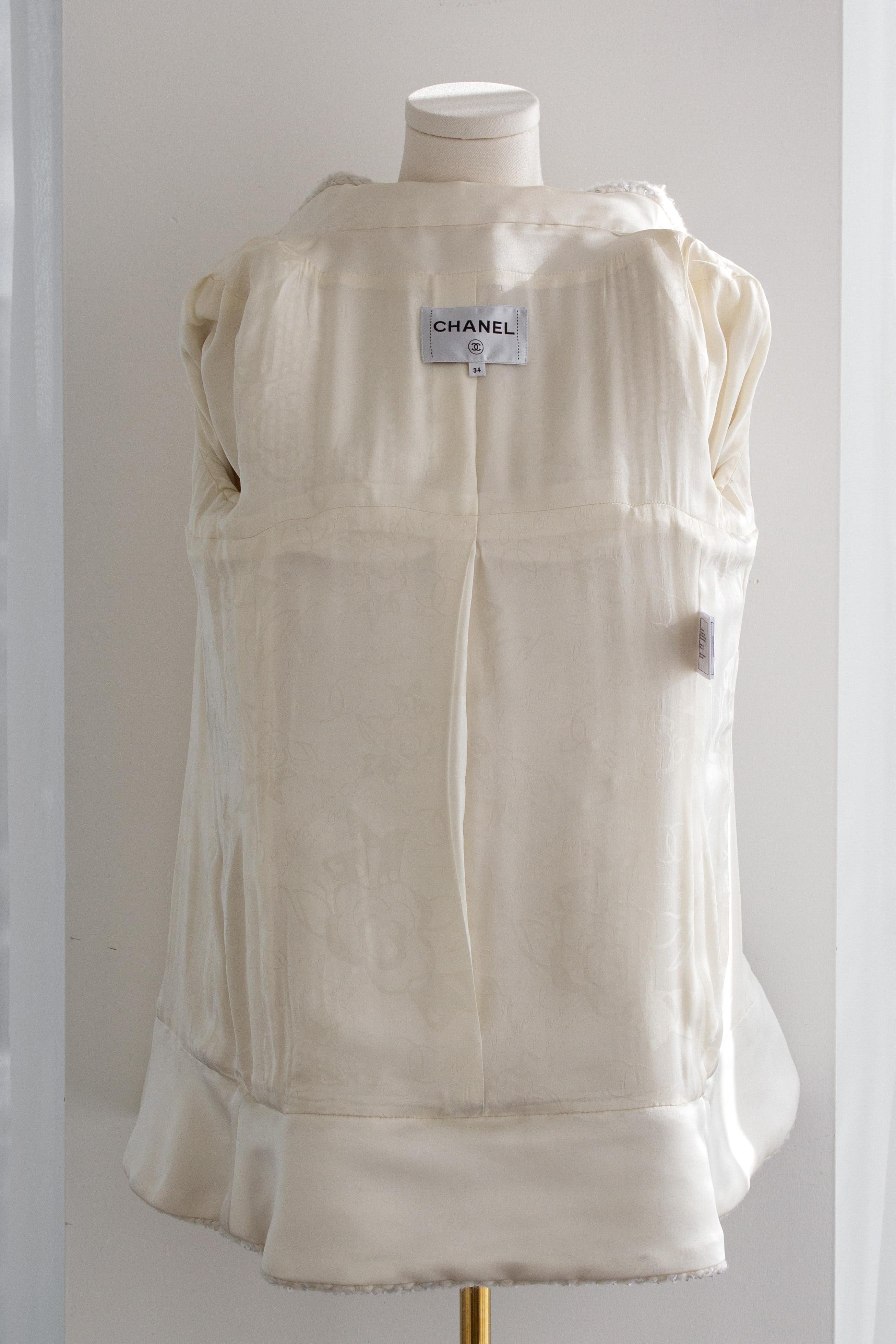 $25K Chanel Pre-Fall 2018 Métiers d'Art Hamburg Perla Giacca in tweed bianco in vendita 9