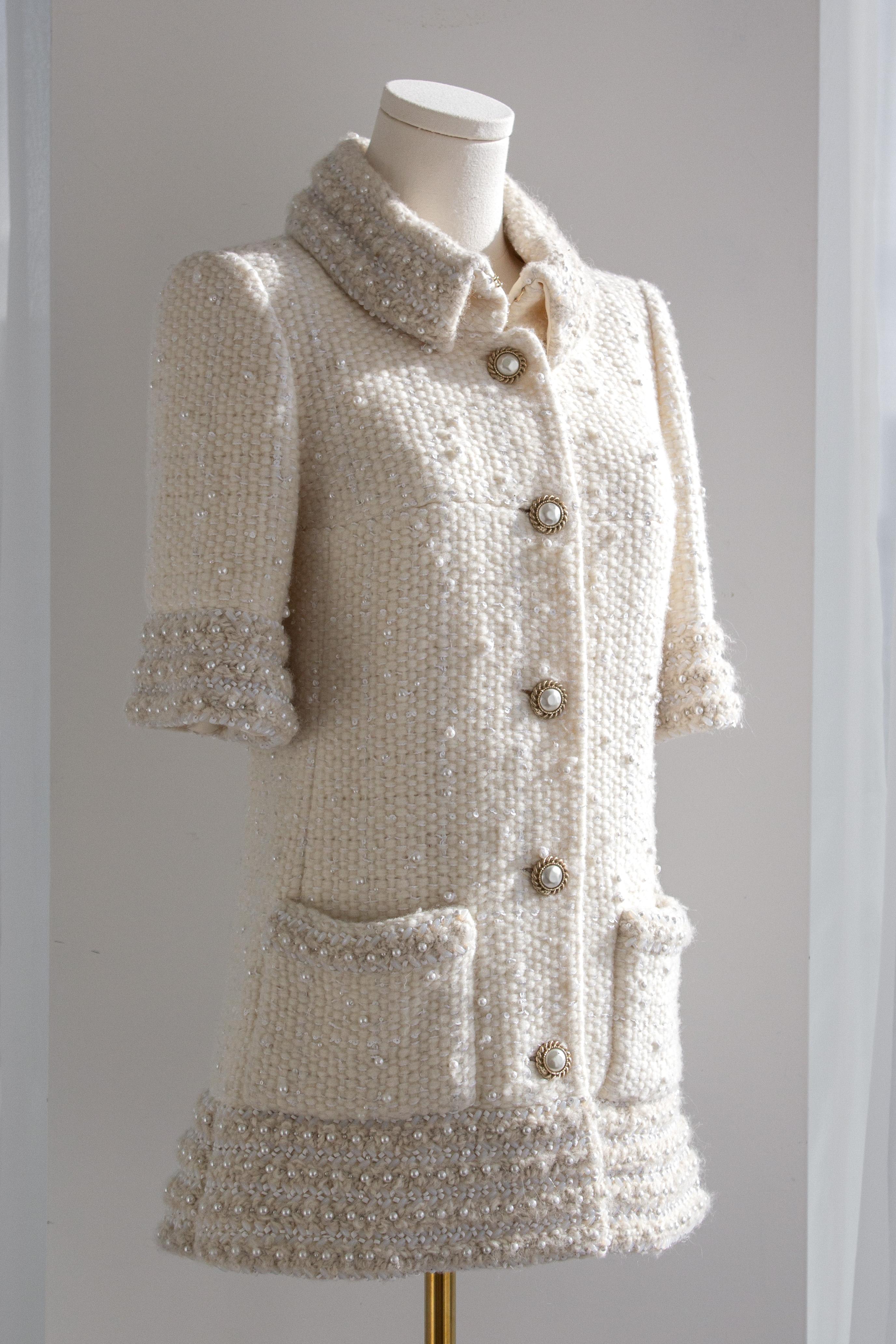 $25K Chanel Pre-Fall 2018 Métiers d'Art Hamburg Perla Giacca in tweed bianco in vendita 1