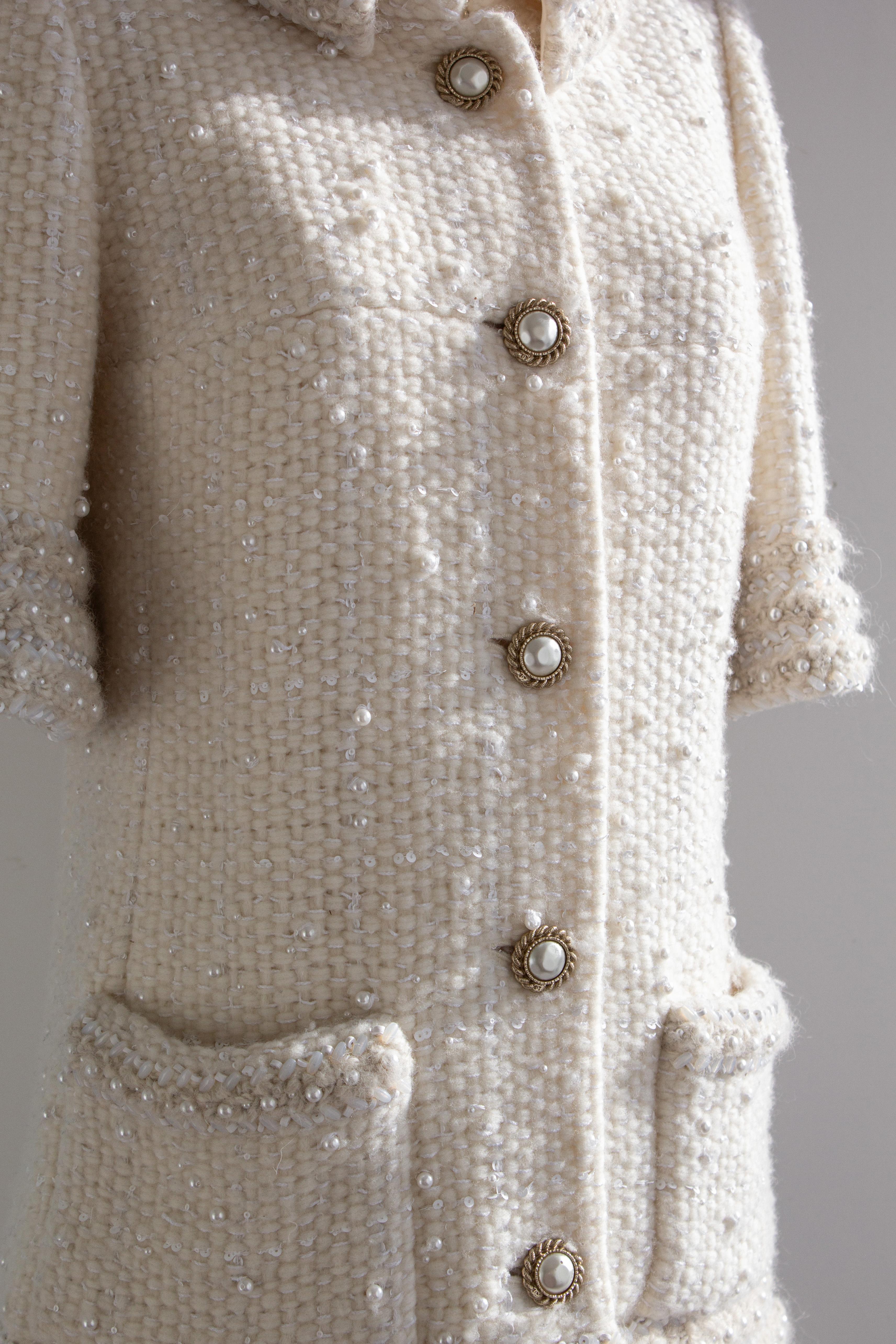 $25K Chanel Pre-Fall 2018 Métiers d'Art Hamburg Perla Giacca in tweed bianco in vendita 3