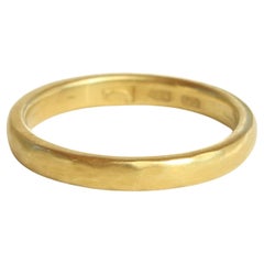 Anneau de mariage étroit de 2,5 mm - Fabriqué à la main aux États-Unis, or californien 20K, martelé mat