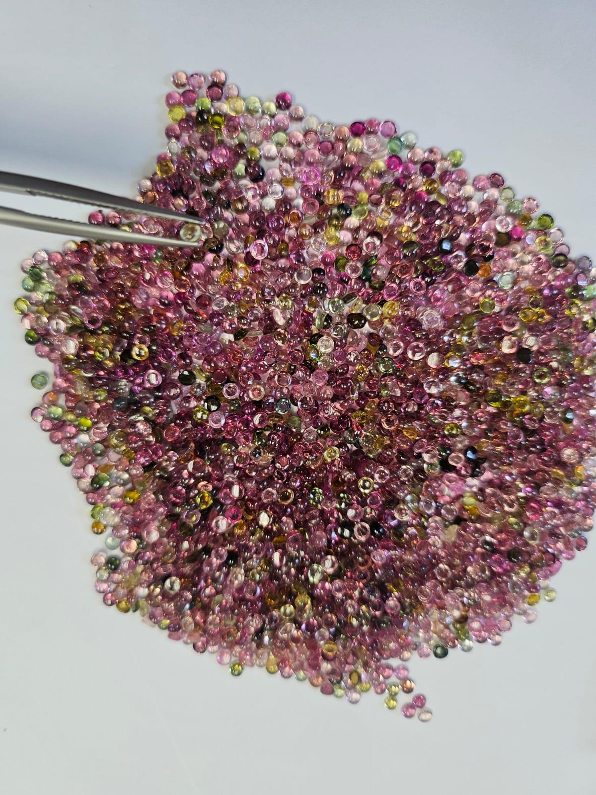 Taglio rotondo 2,5 mm Cabochon rotondo Multi color Tourmaline Loose Gemstones lotto all'ingrosso 50 pezzi in vendita