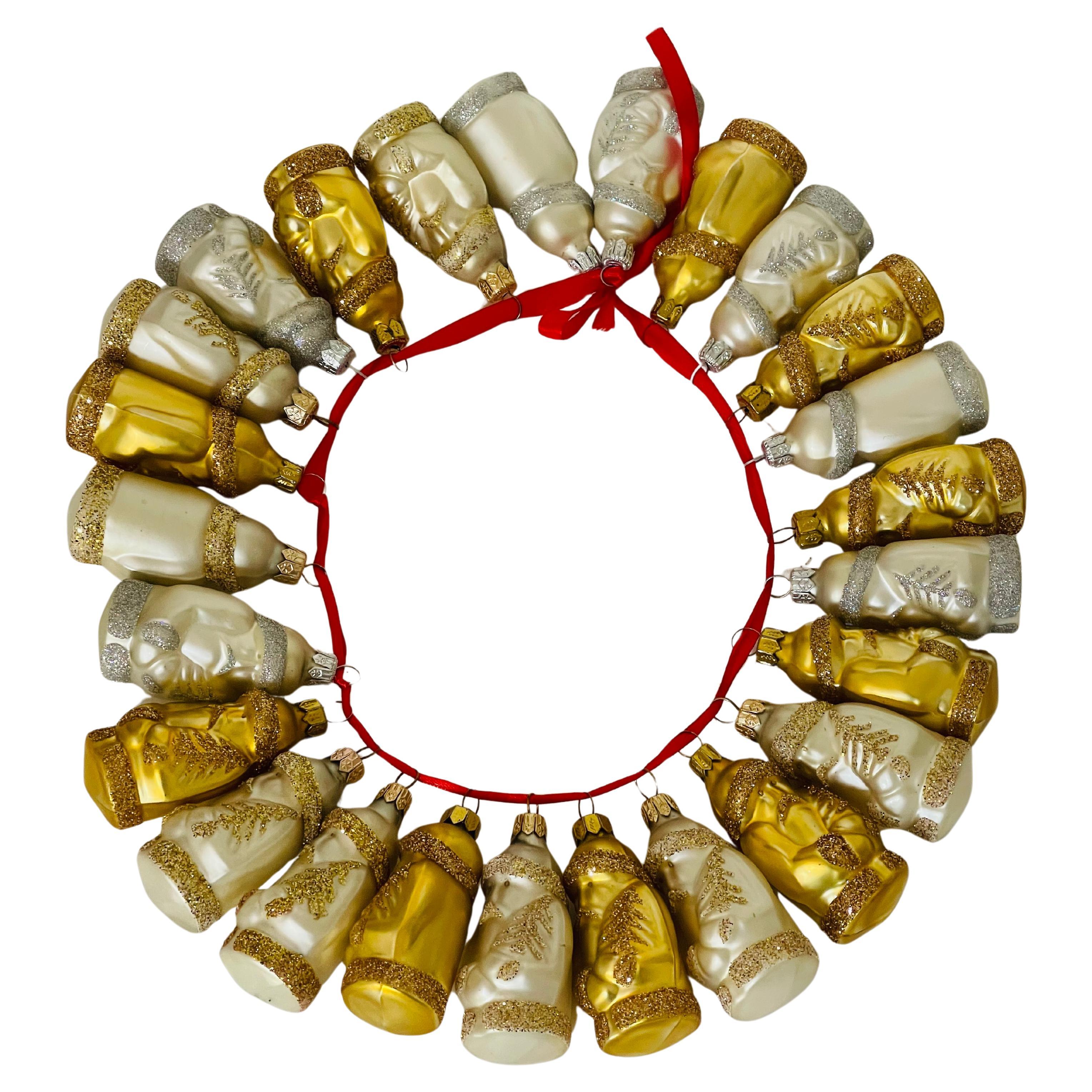 25S Vintage European Silver Gold Santa Claus Holiday Figurines (Figurine di Babbo Natale)