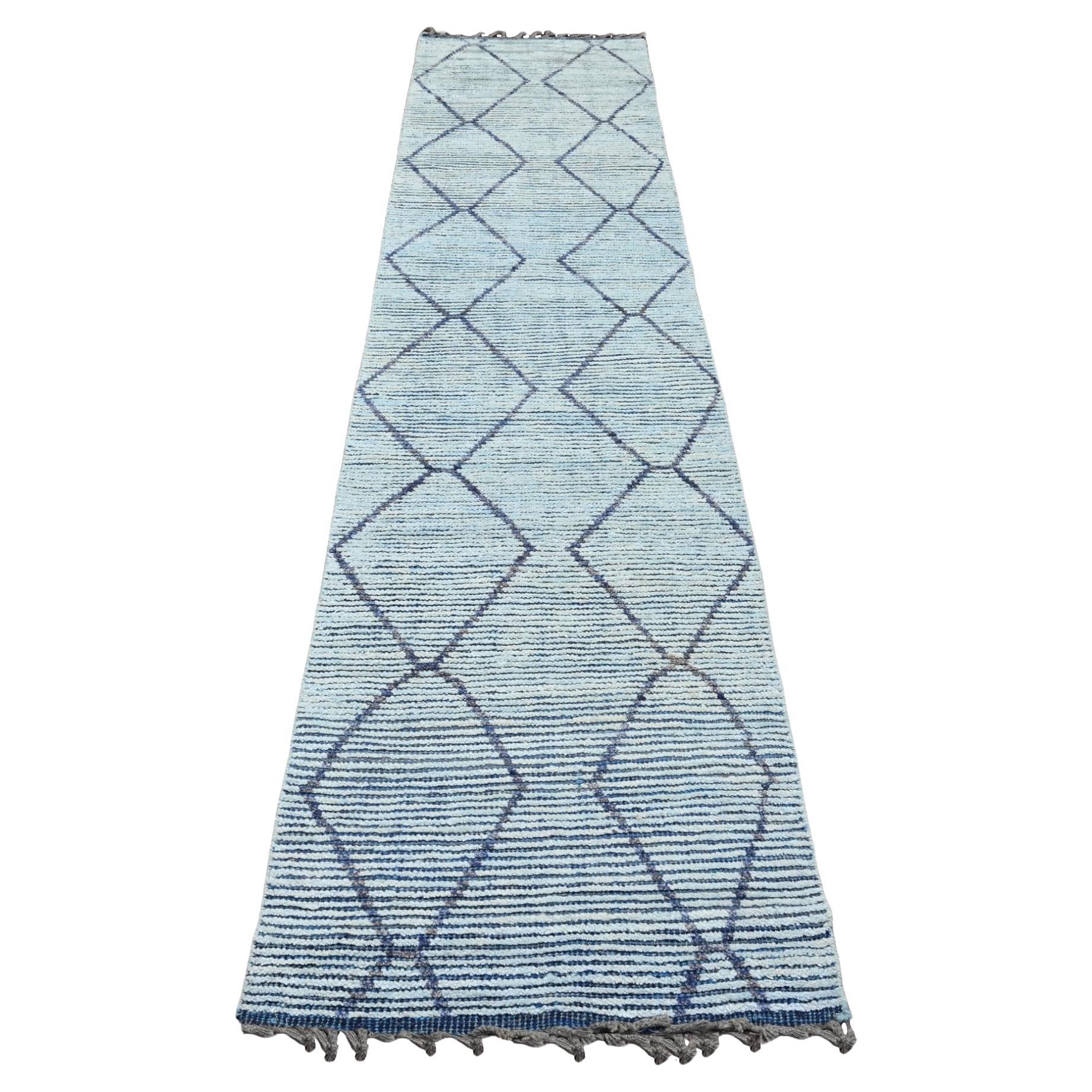 2
5"x10
 Beau Blue Moroccan Weave Geometric Design Hand Knotted Wool Runner Rug in vendita