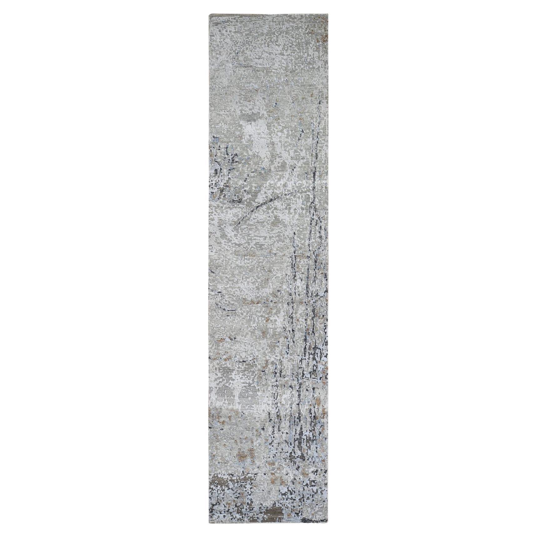 Tappeto grigio con nodo persiano e disegno astratto in lana a trama densa 2'5 "x10'2". in vendita