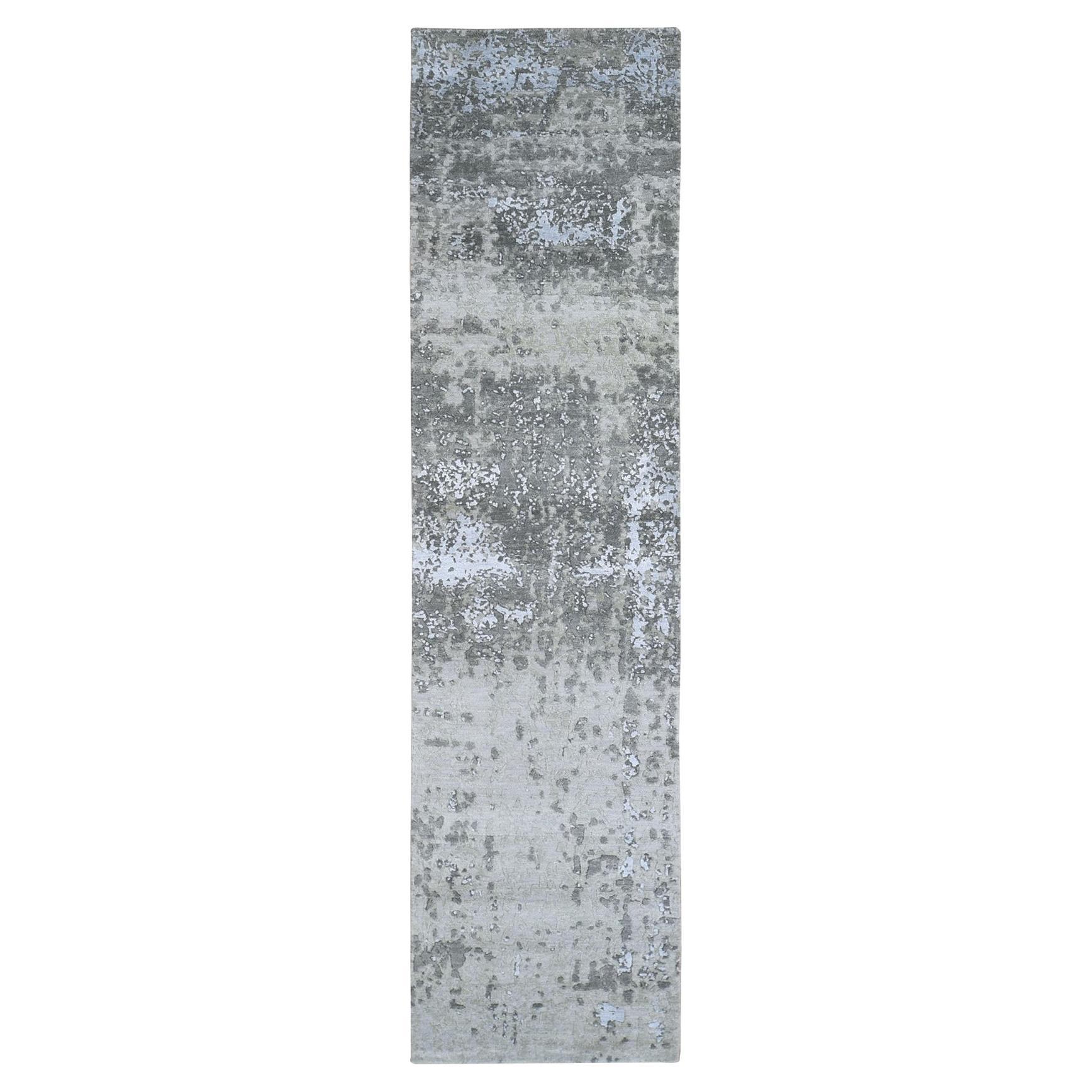 2'5"x10'3" Denser Weave Persischer Knot mit abstraktem Design Wollgrauer Teppich mit abstraktem Muster