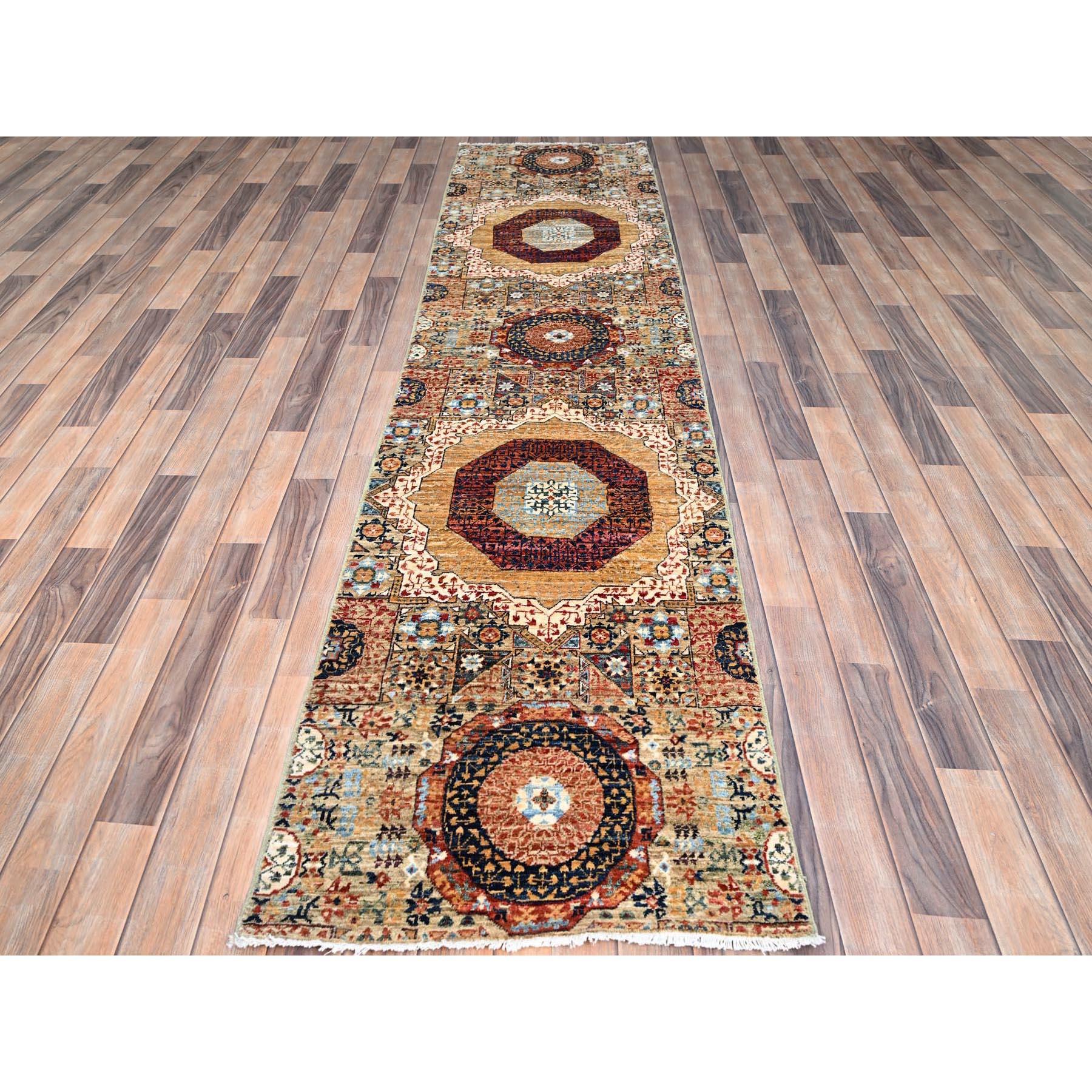 Coton blanc, 200 KPSI, motif de la dynastie Mamluke du 14ème siècle, laine douce, teintures naturelles, noué à la main, tapis d'Orient Runner
Matières premières : Laine
Latex : Pas de poils 
hauteur : 0,25 pouces
Style : Transitionnel
Couleur