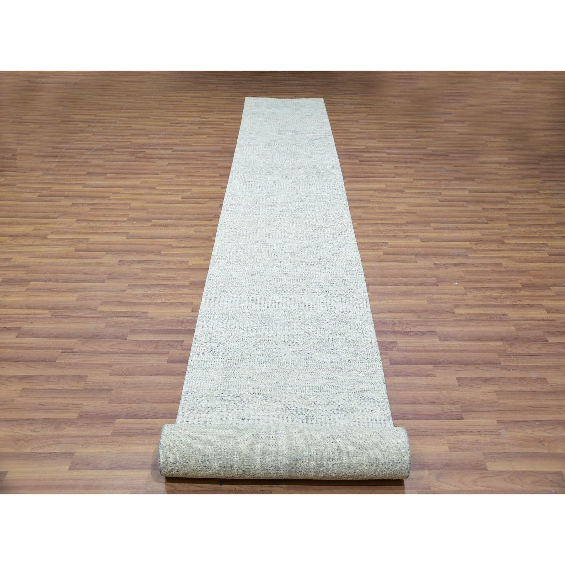This is a truly genuine one-of-a-kind Undyed Pure Wool, Tone on Tone, Modern Grass Design, Hand Knotted, Oriental Rug. It has been Knotted for months and months in the centuries-old weaving craftsmanship techniques by artisans.
Primary materials: