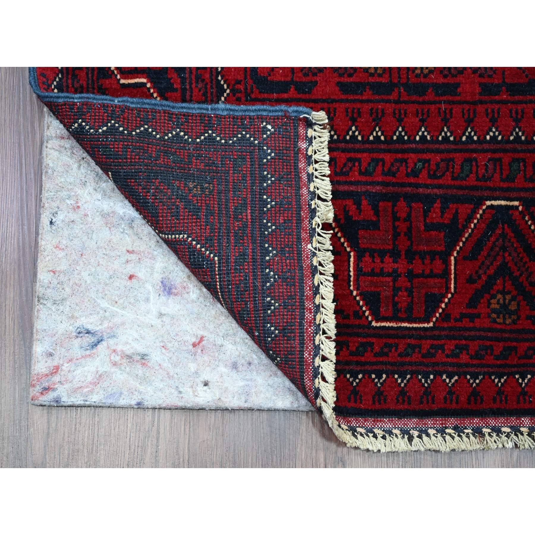 Rosso intenso e saturo, Khamyab afgano con medaglione a stella ripetitivo, morbida lana, annodato a mano, Runner XL, Tappeto orientale
Materiali primari: Lana
Lattice: No Pile 
altezza: 0,25 pollici
Stile: Tradizionale
Colore primario: Rosso
Colori