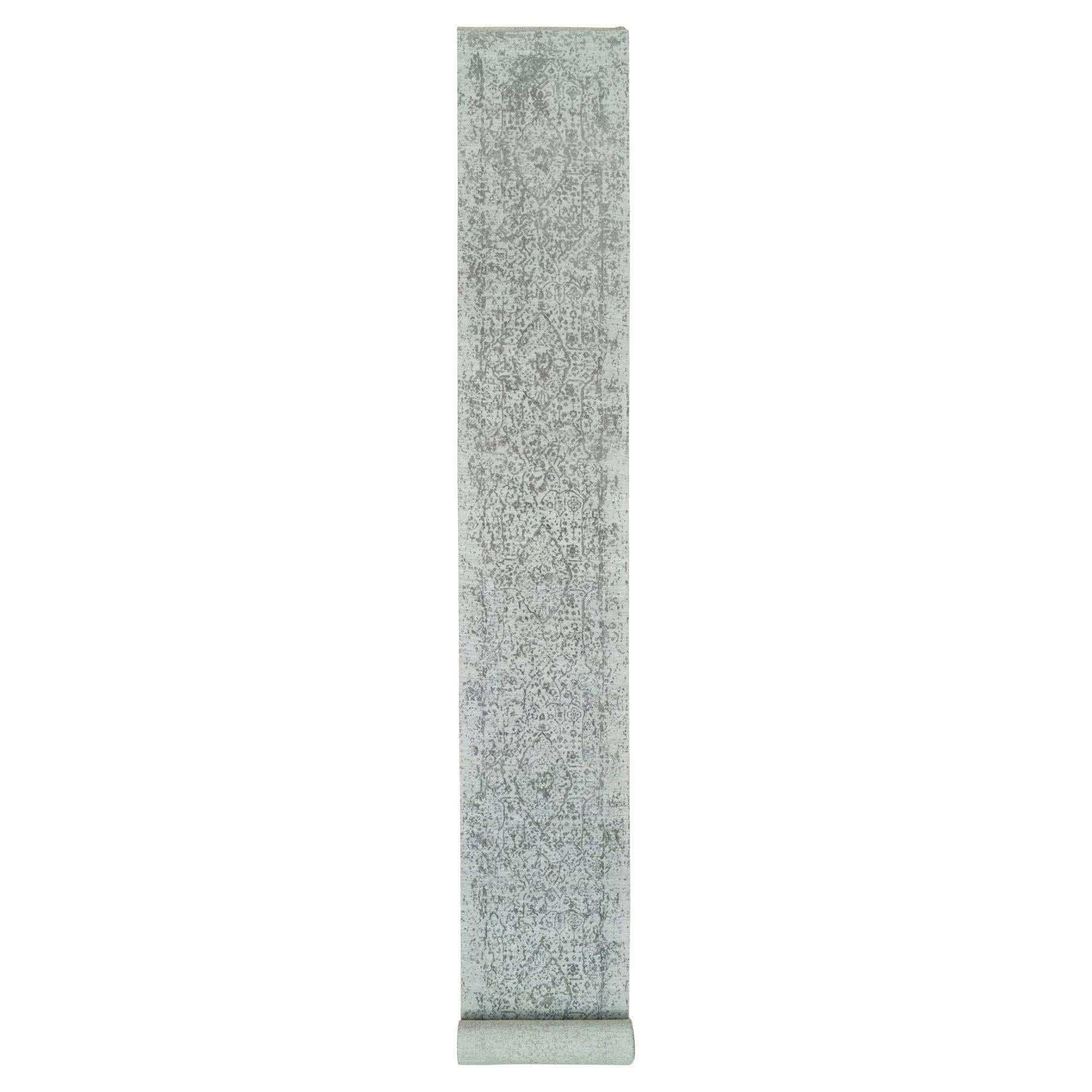 2'5 "x22'Laine grise et soie pure Zoroastrian Runner XL noué à la main Tapis d'Orient en vente