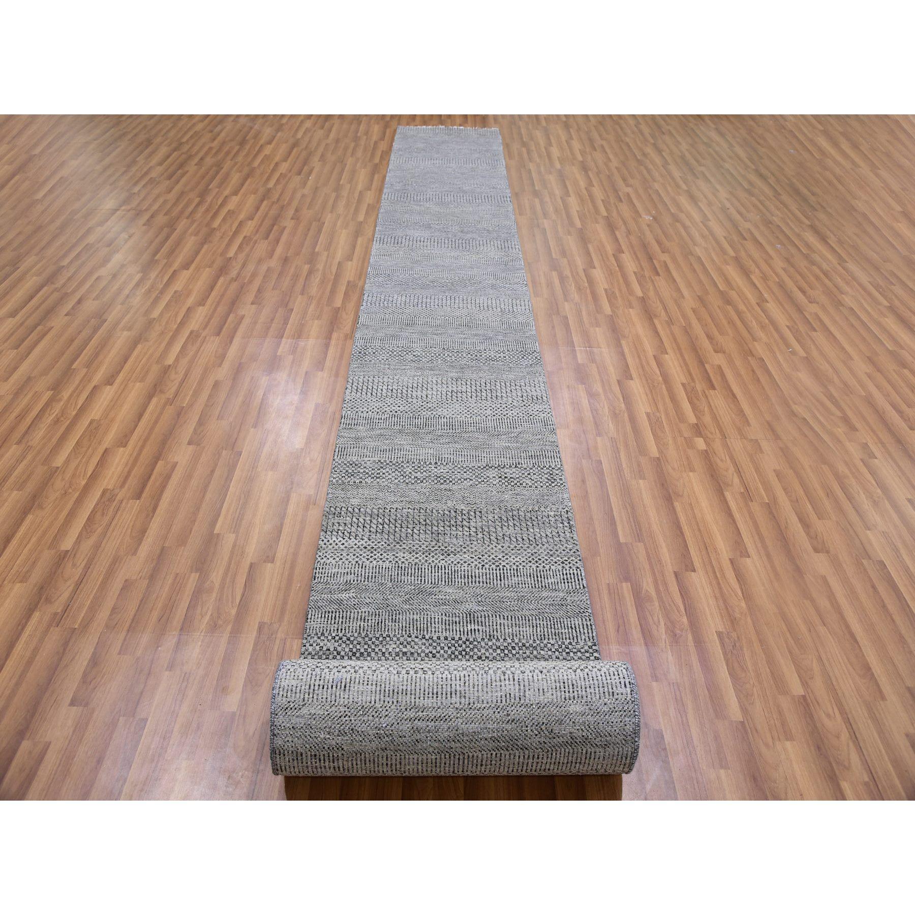 This is a truly genuine one-of-a-kind Undyed 100% Wool, Tone on Tone, Modern Grass Design, Hand Knotted, Oriental Rug. It has been Knotted for months and months in the centuries-old weaving craftsmanship techniques by artisans.
Primary materials: